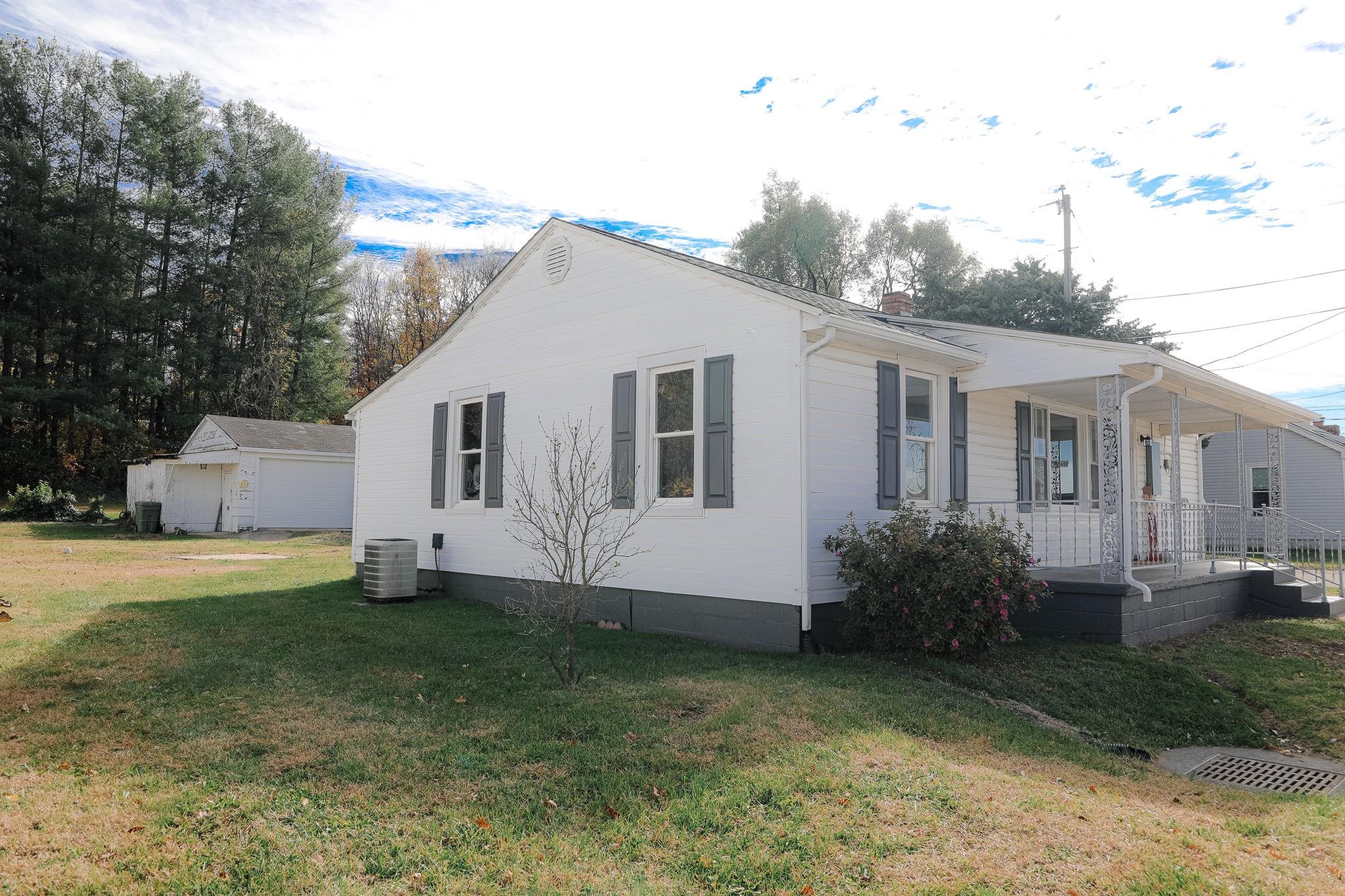 10 BRADLEY LN, WAYNESBORO, Virginia 22980, 2 Bedrooms Bedrooms, ,1 BathroomBathrooms,Residential,10 BRADLEY LN,670783 MLS # 670783