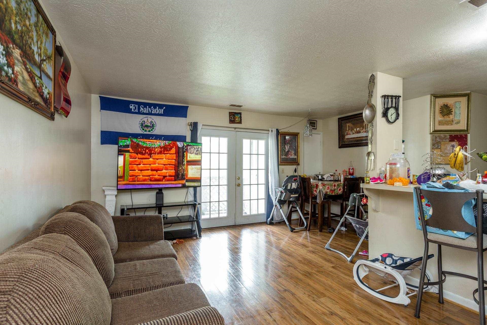 52 SOUTH AVE, HARRISONBURG, Virginia 22801, 4 Bedrooms Bedrooms, ,2 BathroomsBathrooms,Residential,Rare 4 Bedroom!,52 SOUTH AVE,673735 MLS # 673735