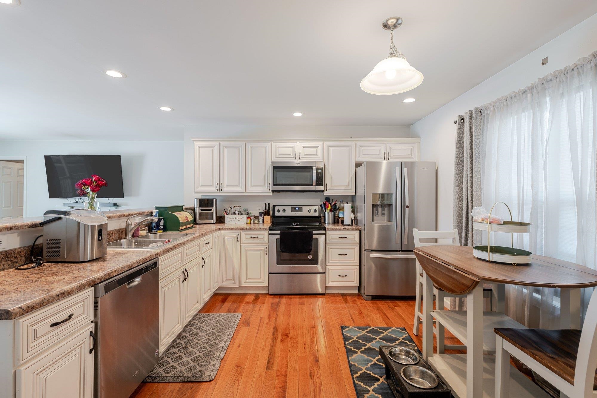 401 W C ST, ELKTON, Virginia 22827, 3 Bedrooms Bedrooms, ,2 BathroomsBathrooms,Residential,401 W C ST,673738 MLS # 673738