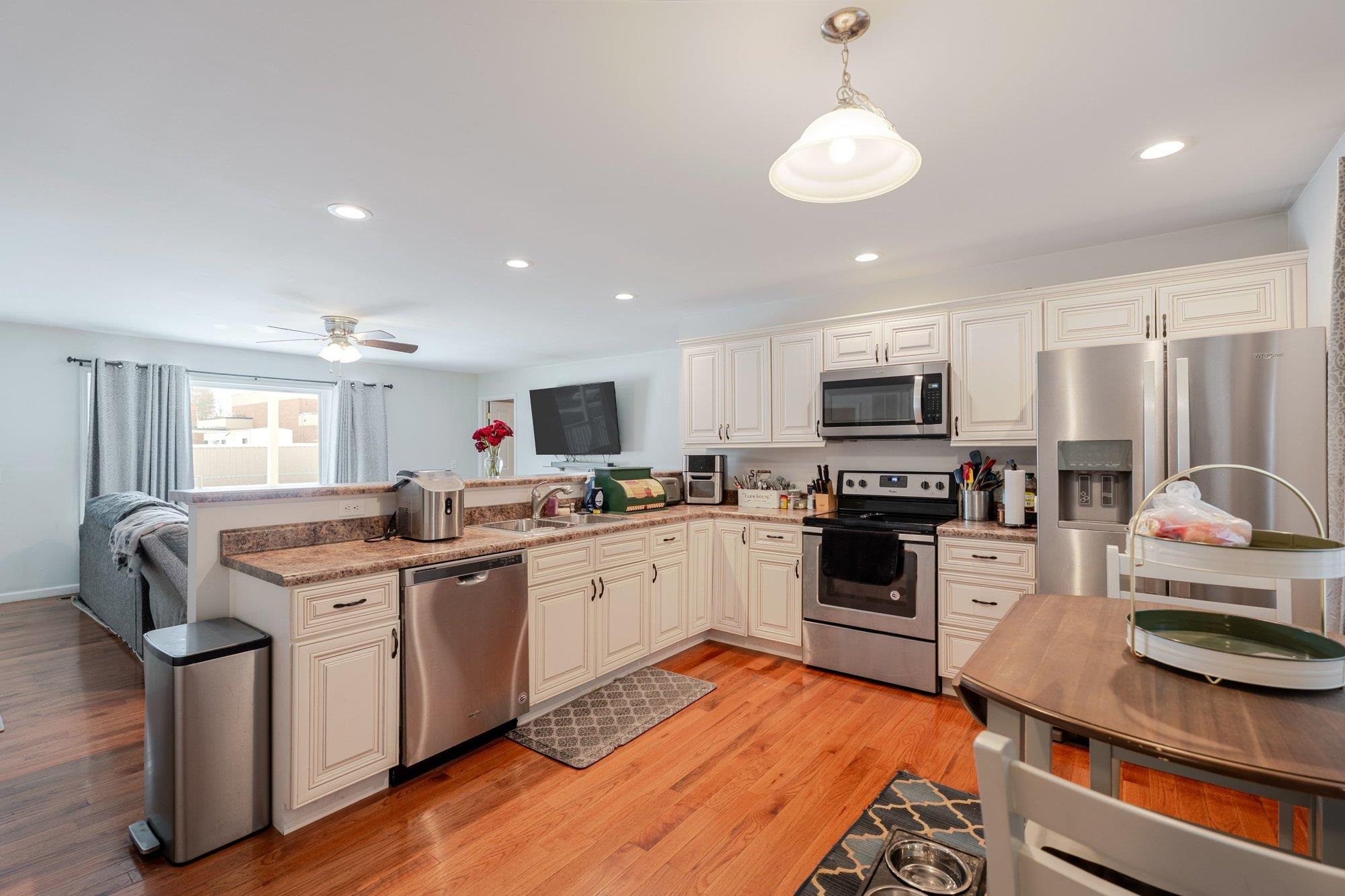 401 W C ST, ELKTON, Virginia 22827, 3 Bedrooms Bedrooms, ,2 BathroomsBathrooms,Residential,401 W C ST,673738 MLS # 673738