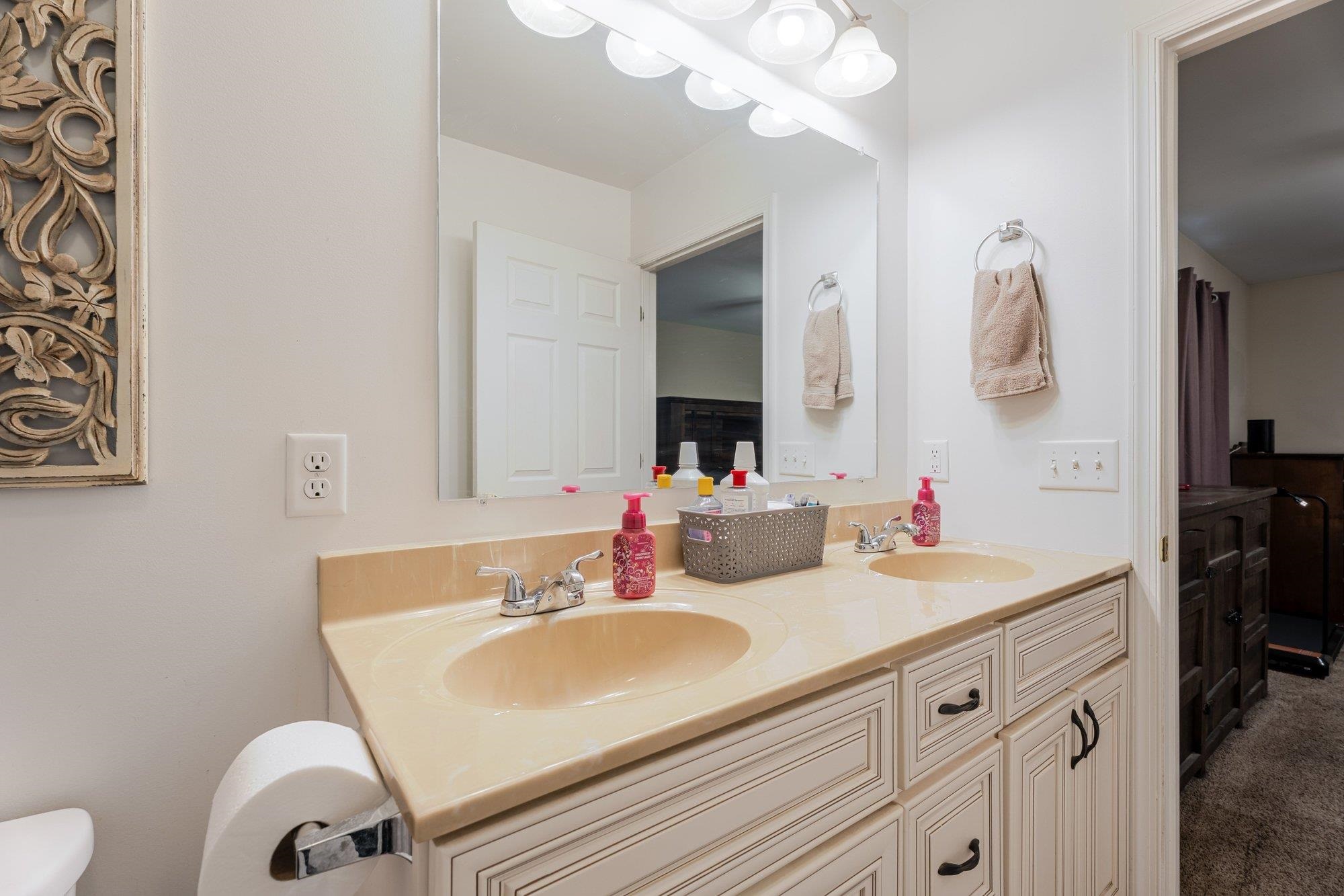 401 W C ST, ELKTON, Virginia 22827, 3 Bedrooms Bedrooms, ,2 BathroomsBathrooms,Residential,401 W C ST,673738 MLS # 673738