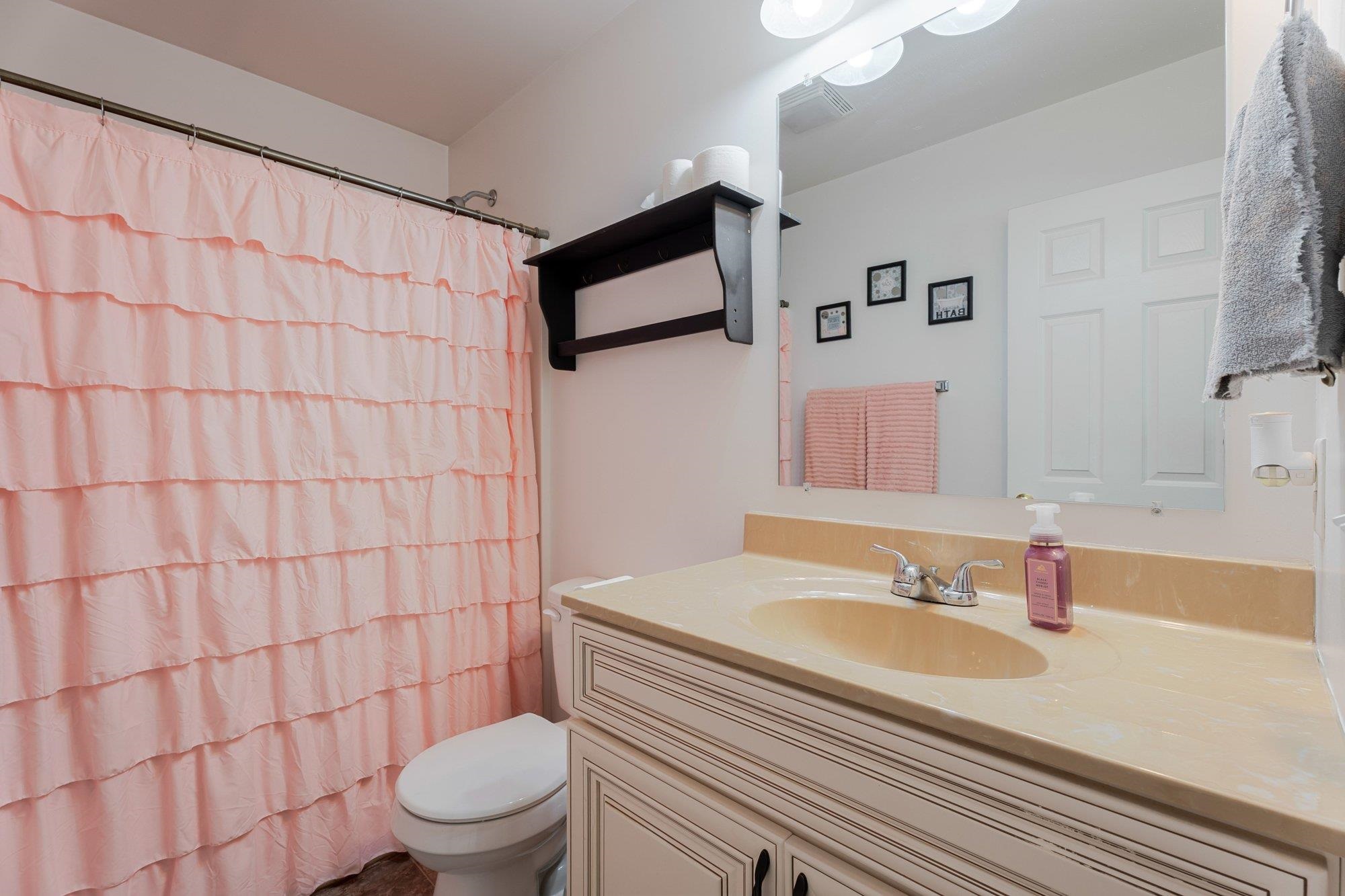 401 W C ST, ELKTON, Virginia 22827, 3 Bedrooms Bedrooms, ,2 BathroomsBathrooms,Residential,401 W C ST,673738 MLS # 673738