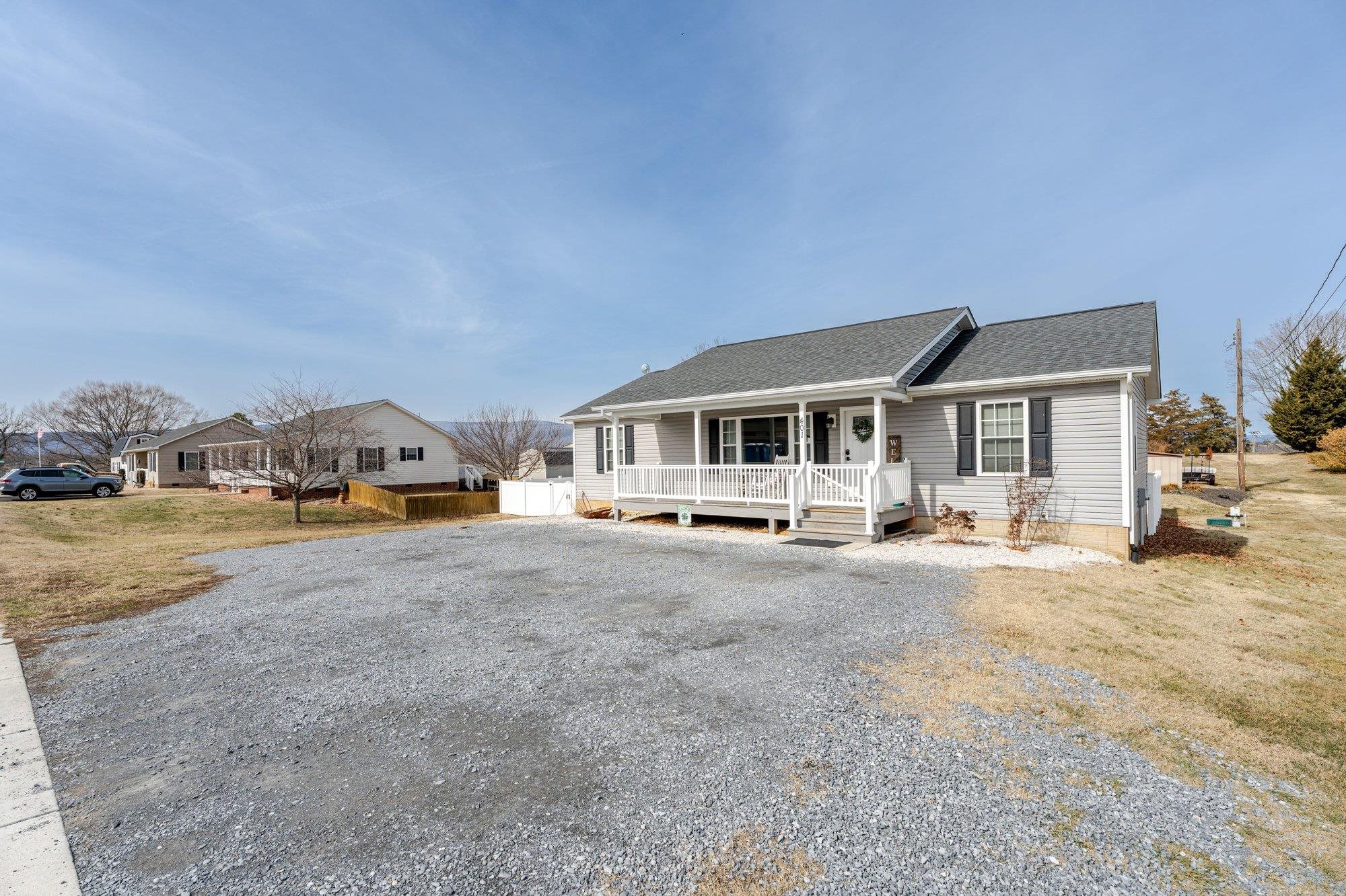 401 W C ST, ELKTON, Virginia 22827, 3 Bedrooms Bedrooms, ,2 BathroomsBathrooms,Residential,401 W C ST,673738 MLS # 673738