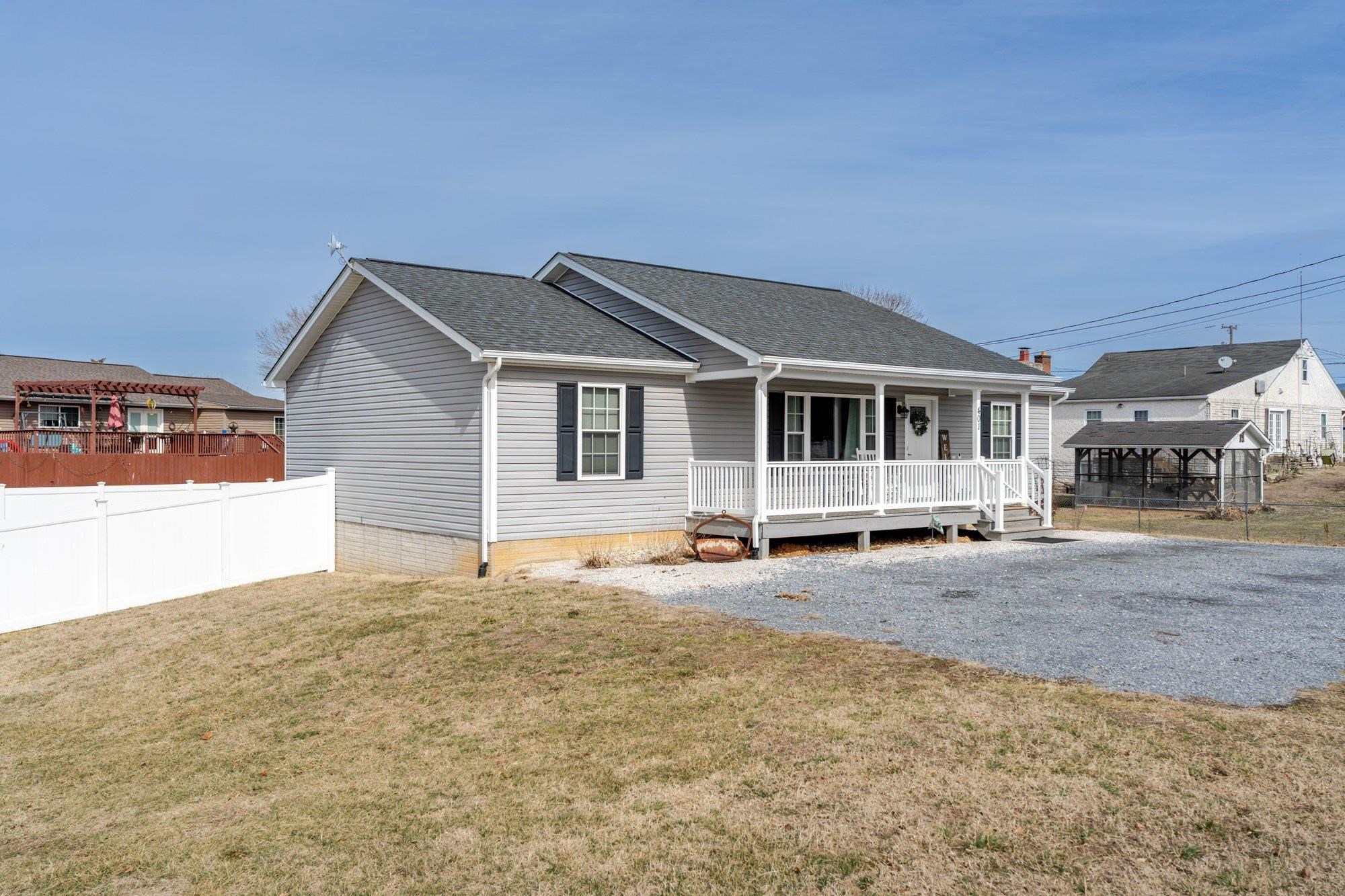 401 W C ST, ELKTON, Virginia 22827, 3 Bedrooms Bedrooms, ,2 BathroomsBathrooms,Residential,401 W C ST,673738 MLS # 673738