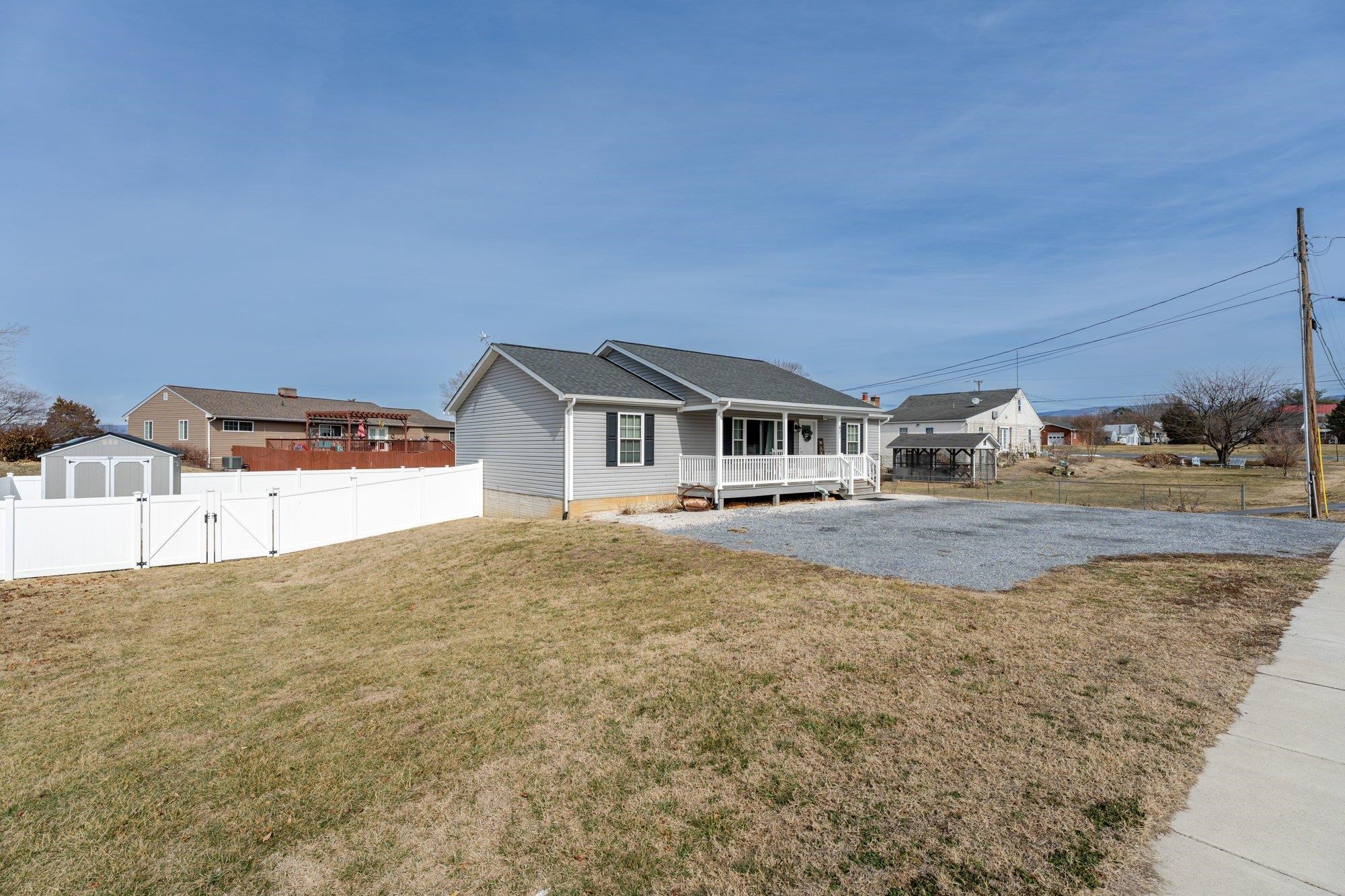 401 W C ST, ELKTON, Virginia 22827, 3 Bedrooms Bedrooms, ,2 BathroomsBathrooms,Residential,401 W C ST,673738 MLS # 673738