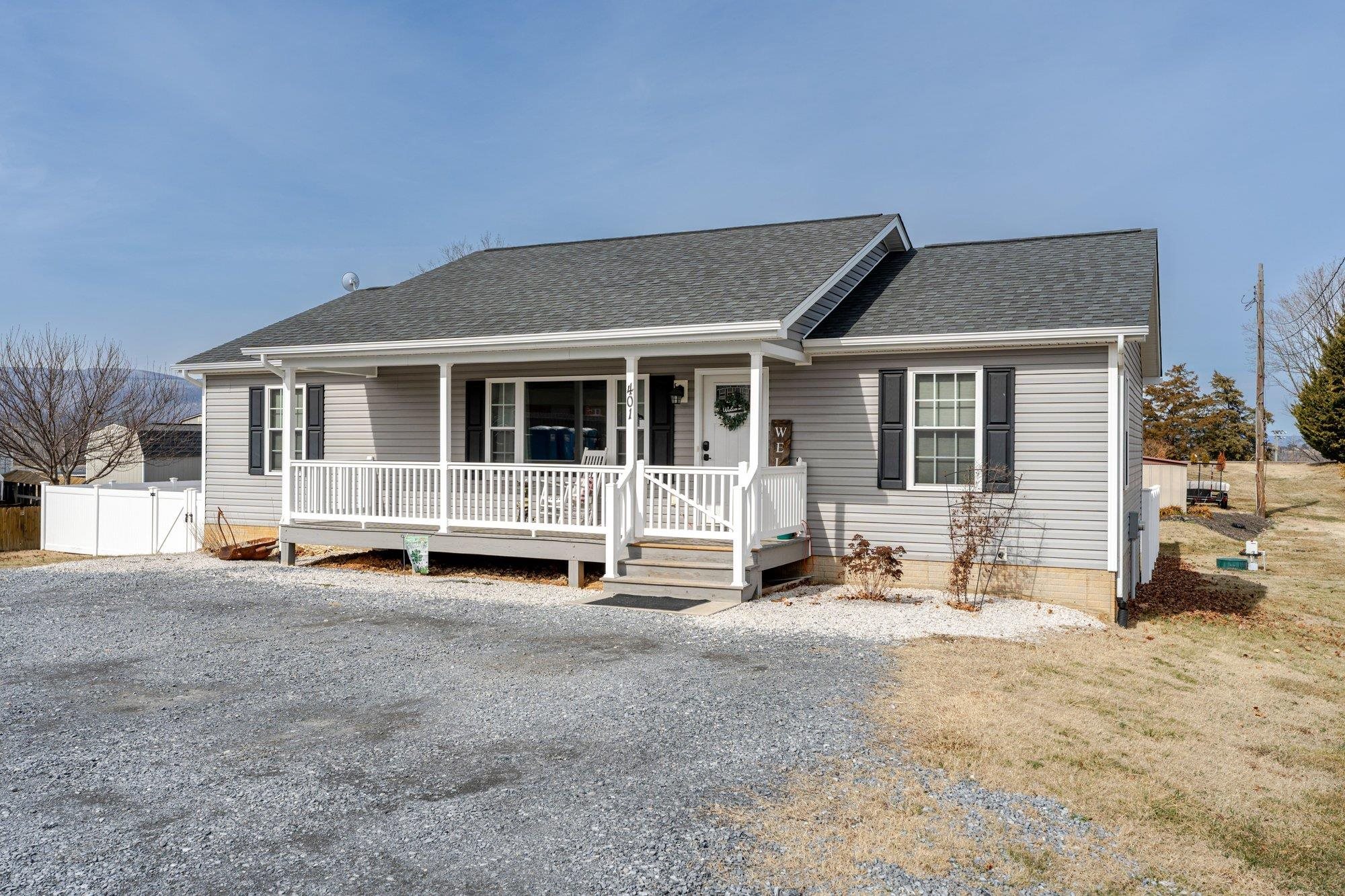 401 W C ST, ELKTON, Virginia 22827, 3 Bedrooms Bedrooms, ,2 BathroomsBathrooms,Residential,401 W C ST,673738 MLS # 673738