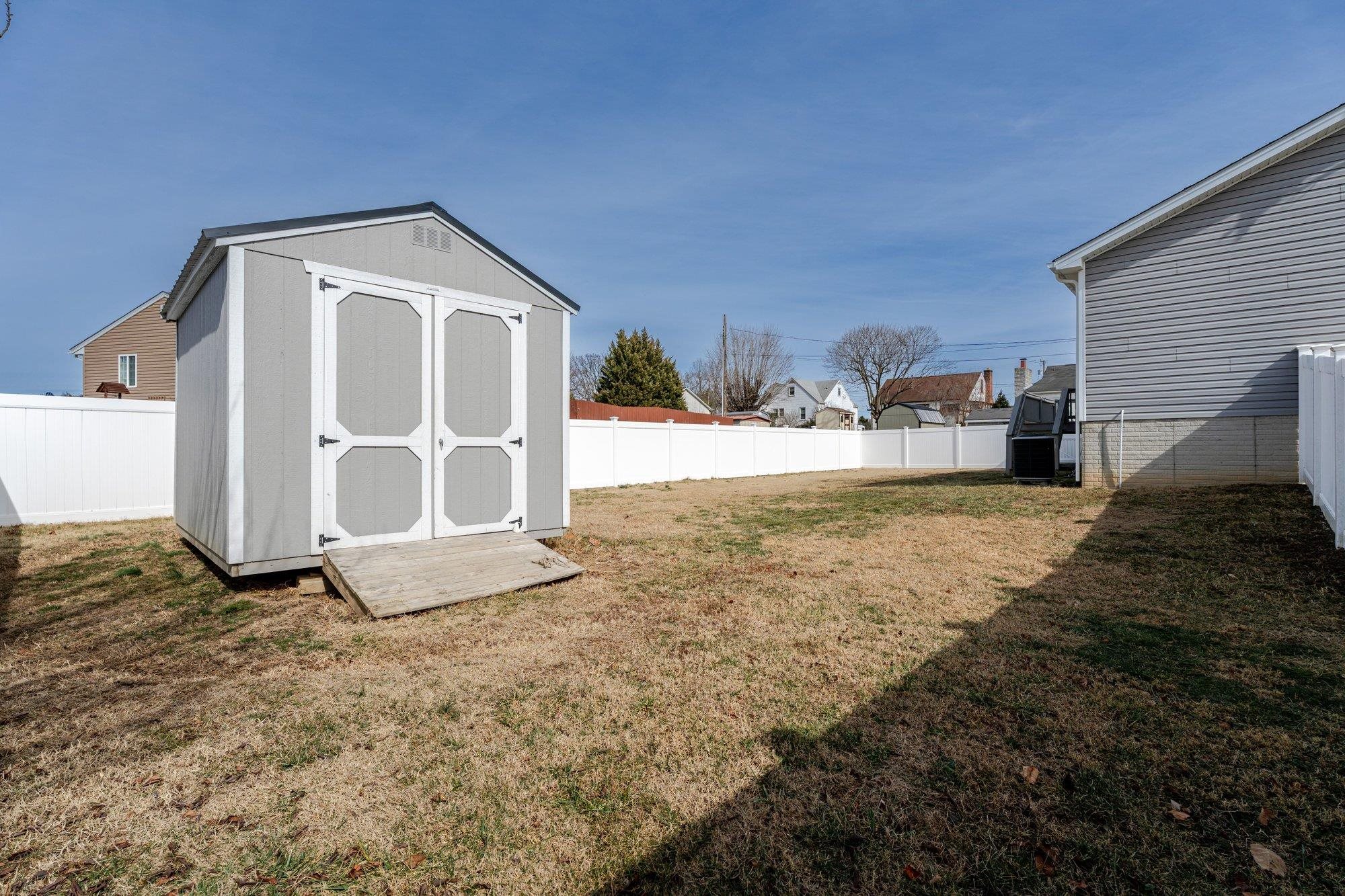 401 W C ST, ELKTON, Virginia 22827, 3 Bedrooms Bedrooms, ,2 BathroomsBathrooms,Residential,401 W C ST,673738 MLS # 673738