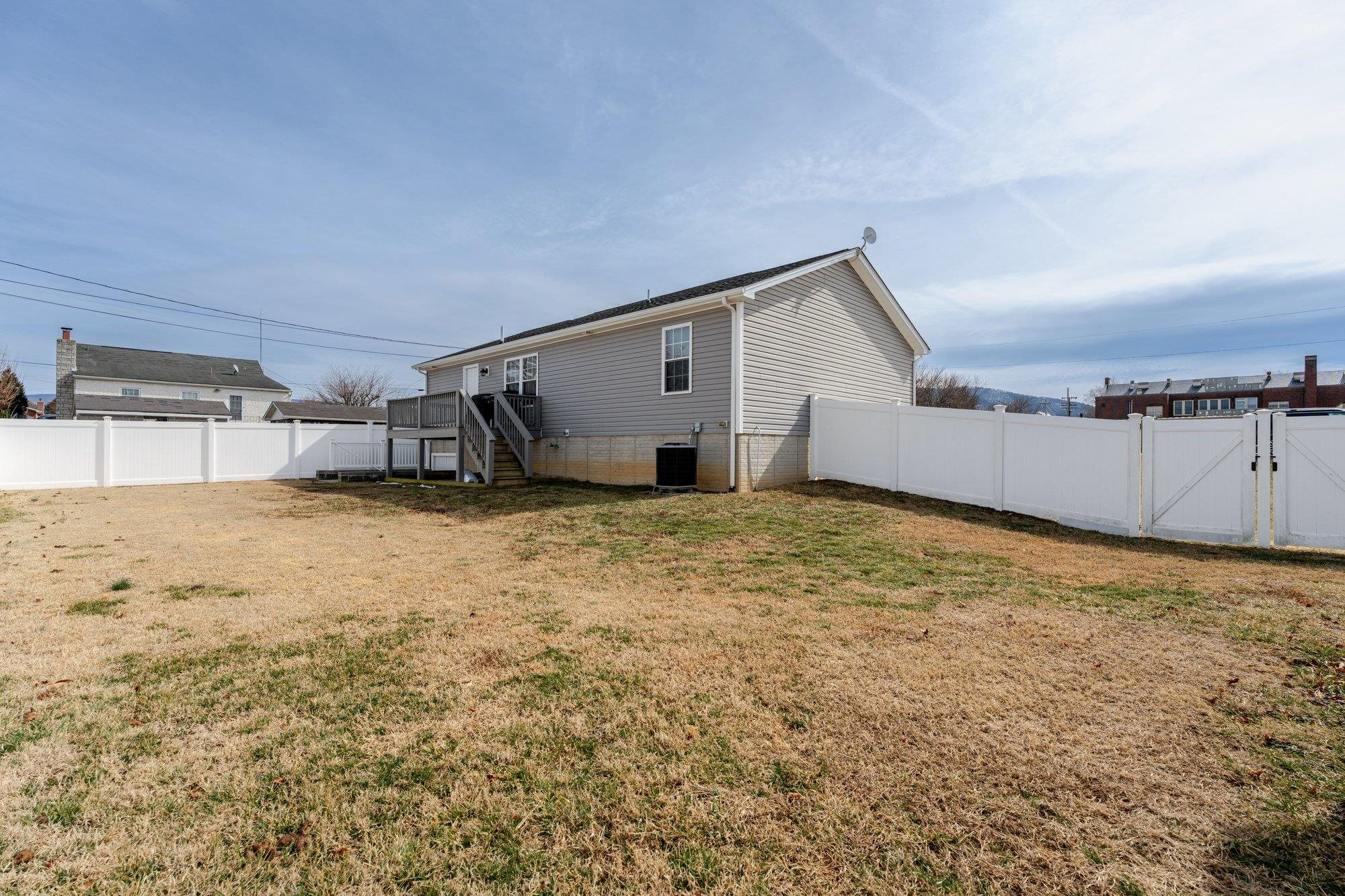 401 W C ST, ELKTON, Virginia 22827, 3 Bedrooms Bedrooms, ,2 BathroomsBathrooms,Residential,401 W C ST,673738 MLS # 673738