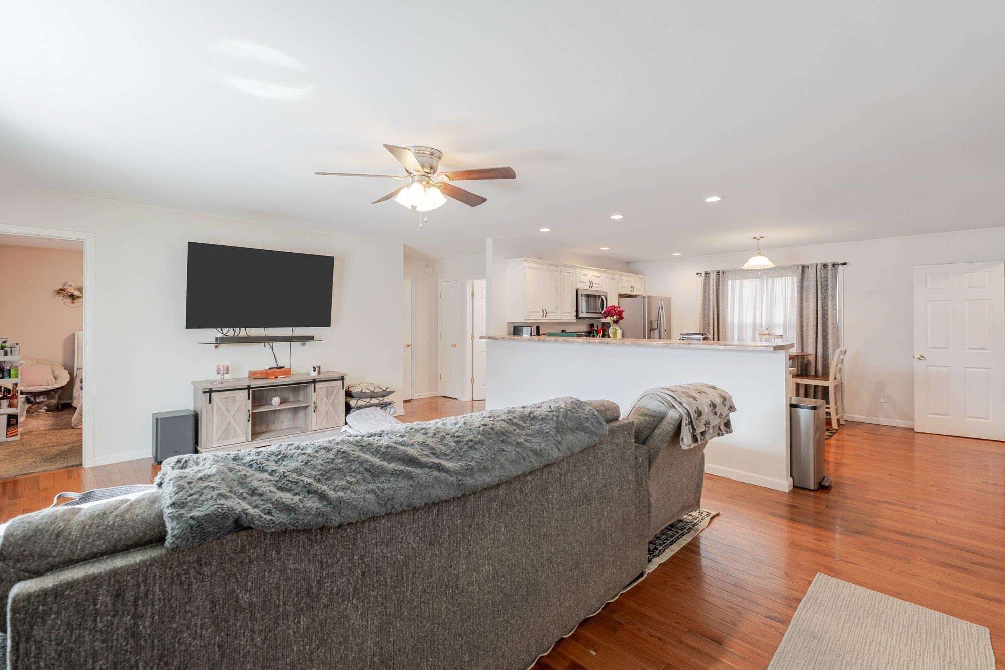 401 W C ST, ELKTON, Virginia 22827, 3 Bedrooms Bedrooms, ,2 BathroomsBathrooms,Residential,401 W C ST,673738 MLS # 673738