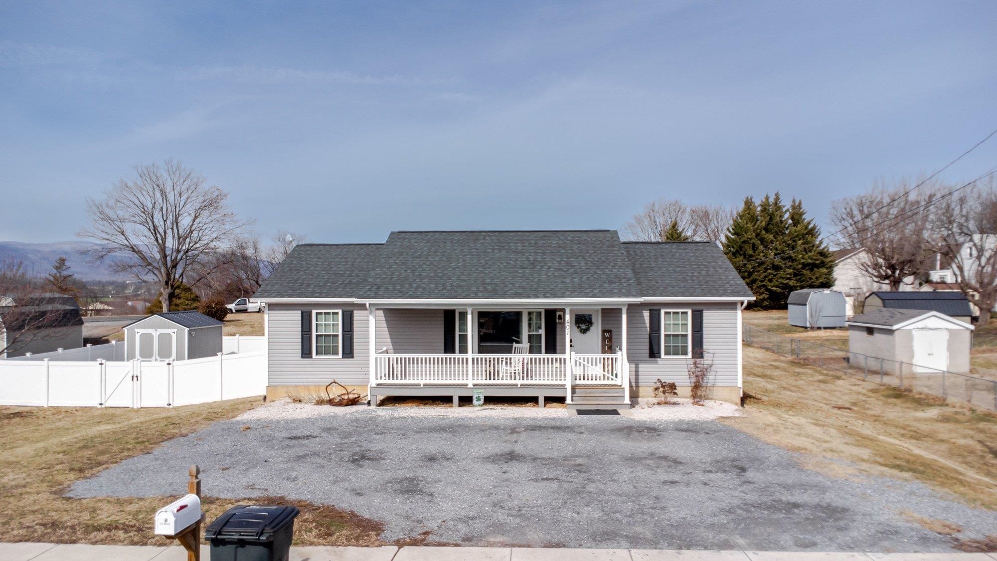 401 W C ST, ELKTON, Virginia 22827, 3 Bedrooms Bedrooms, ,2 BathroomsBathrooms,Residential,401 W C ST,673738 MLS # 673738
