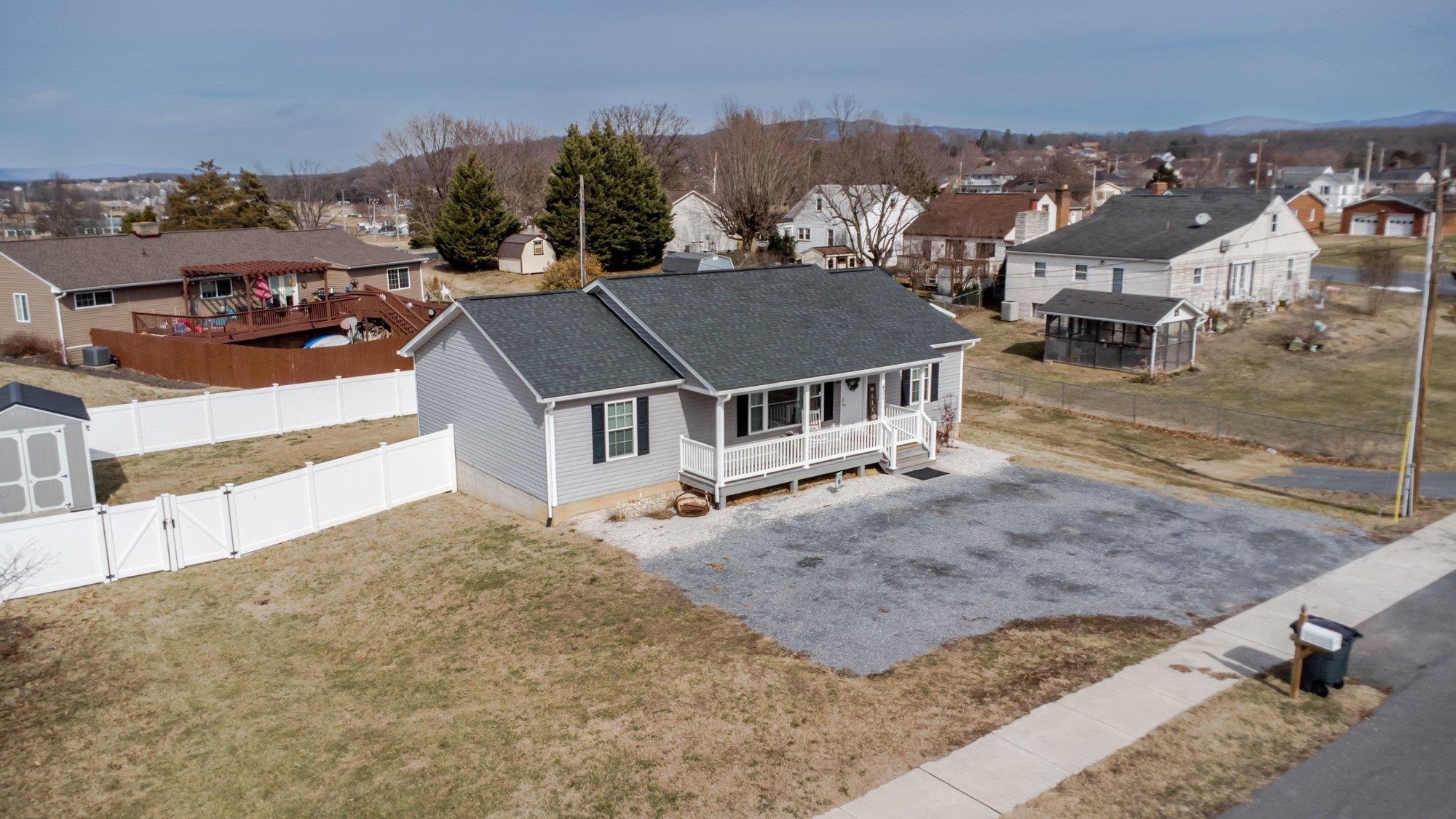 401 W C ST, ELKTON, Virginia 22827, 3 Bedrooms Bedrooms, ,2 BathroomsBathrooms,Residential,401 W C ST,673738 MLS # 673738