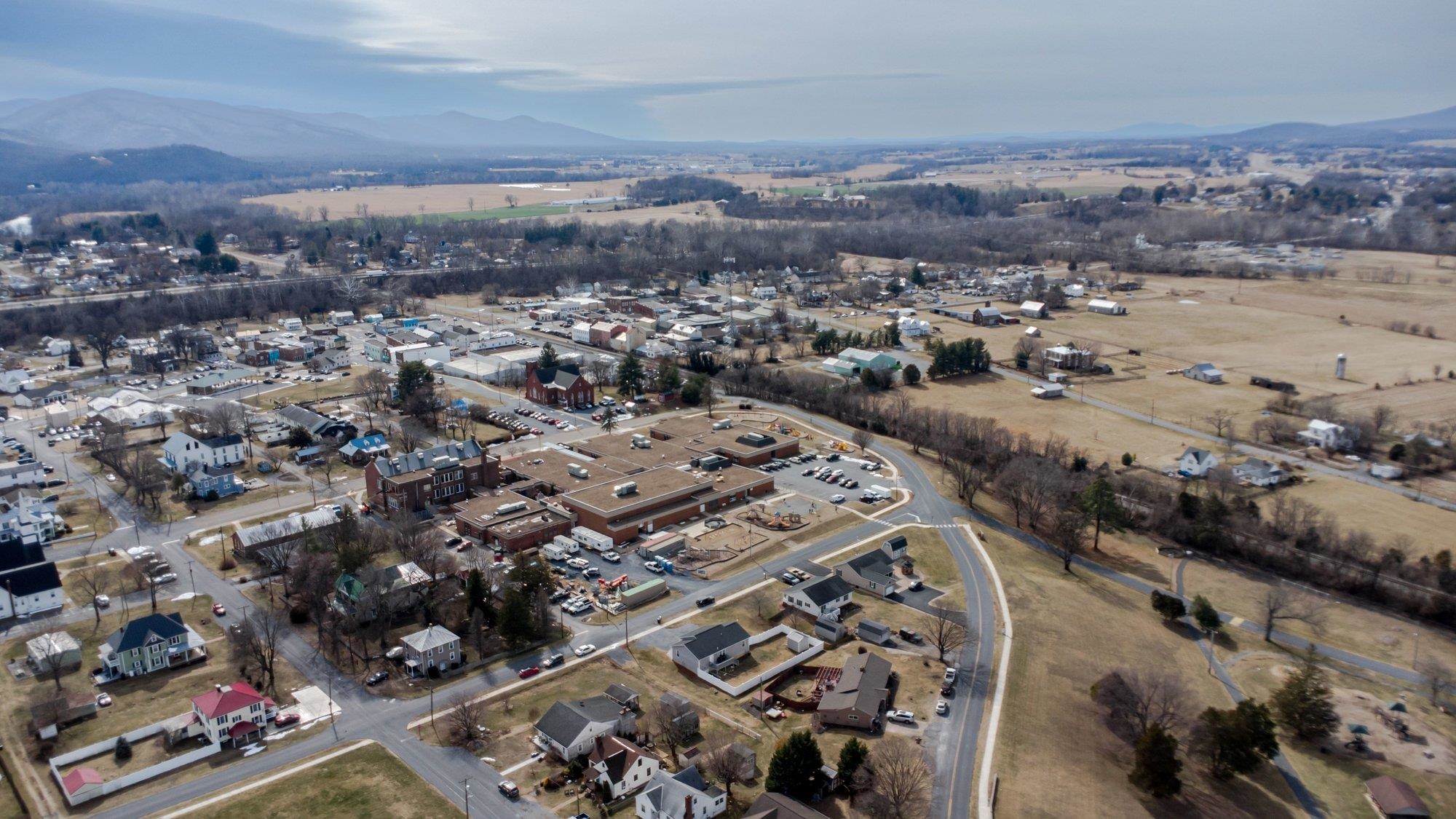 401 W C ST, ELKTON, Virginia 22827, 3 Bedrooms Bedrooms, ,2 BathroomsBathrooms,Residential,401 W C ST,673738 MLS # 673738