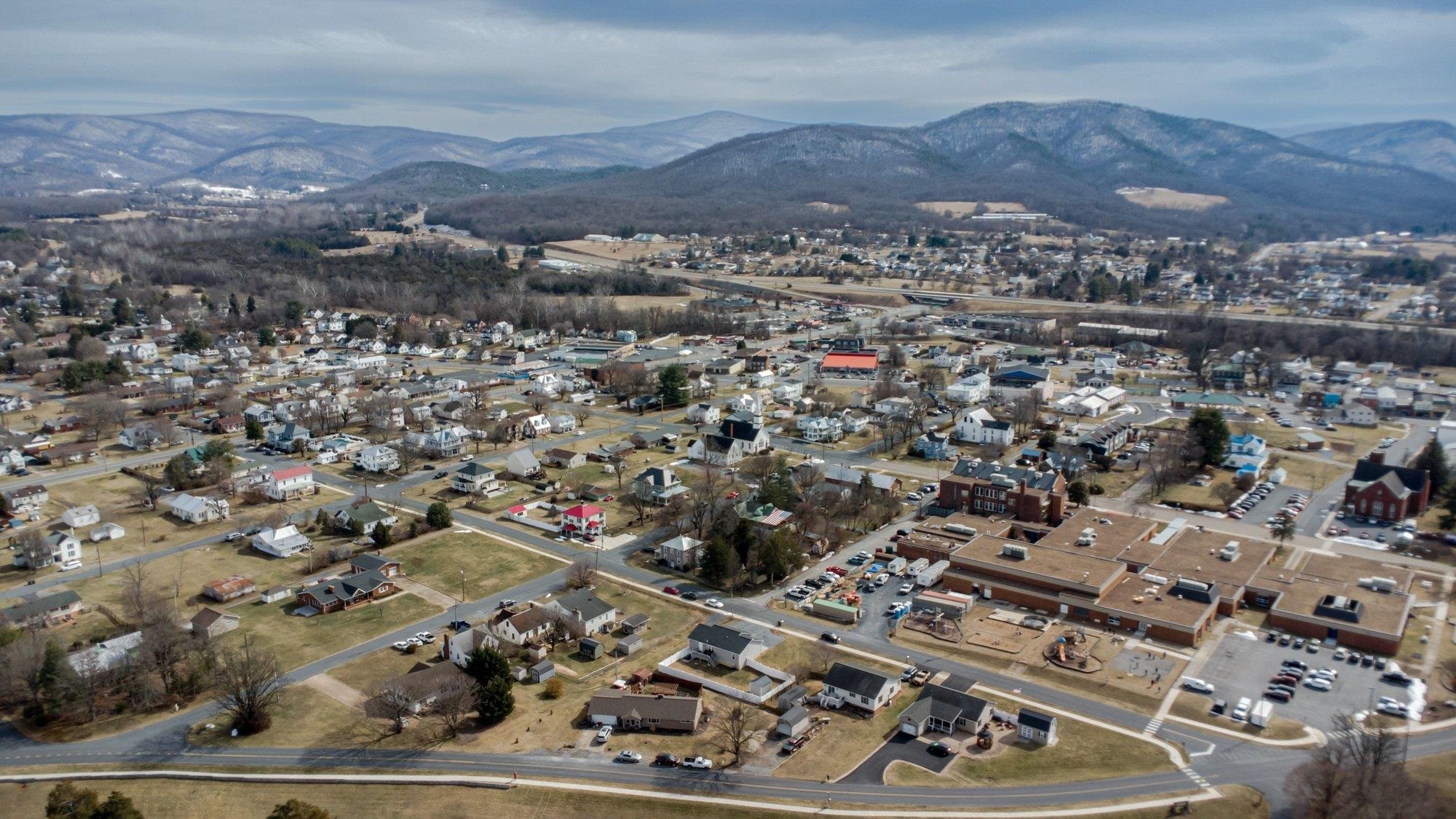 401 W C ST, ELKTON, Virginia 22827, 3 Bedrooms Bedrooms, ,2 BathroomsBathrooms,Residential,401 W C ST,673738 MLS # 673738