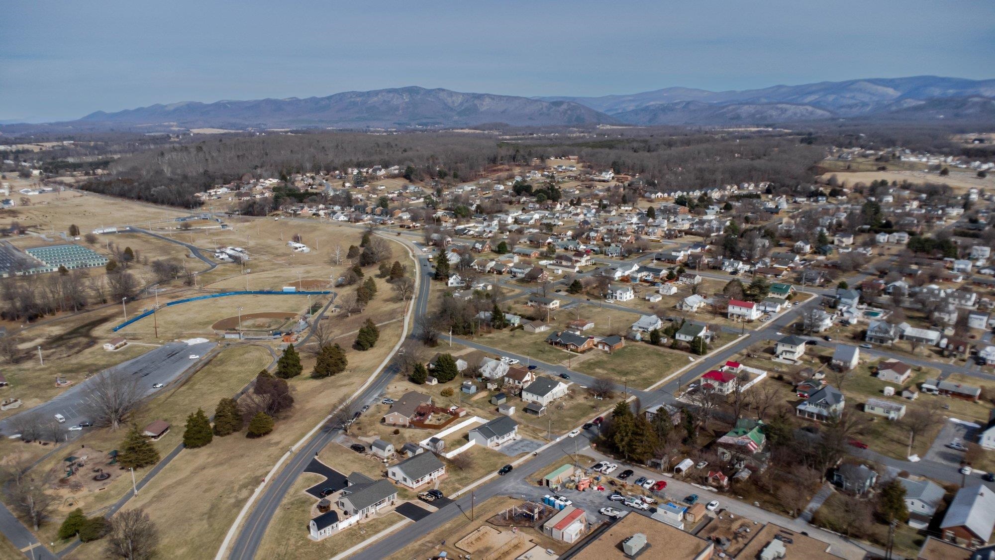 401 W C ST, ELKTON, Virginia 22827, 3 Bedrooms Bedrooms, ,2 BathroomsBathrooms,Residential,401 W C ST,673738 MLS # 673738