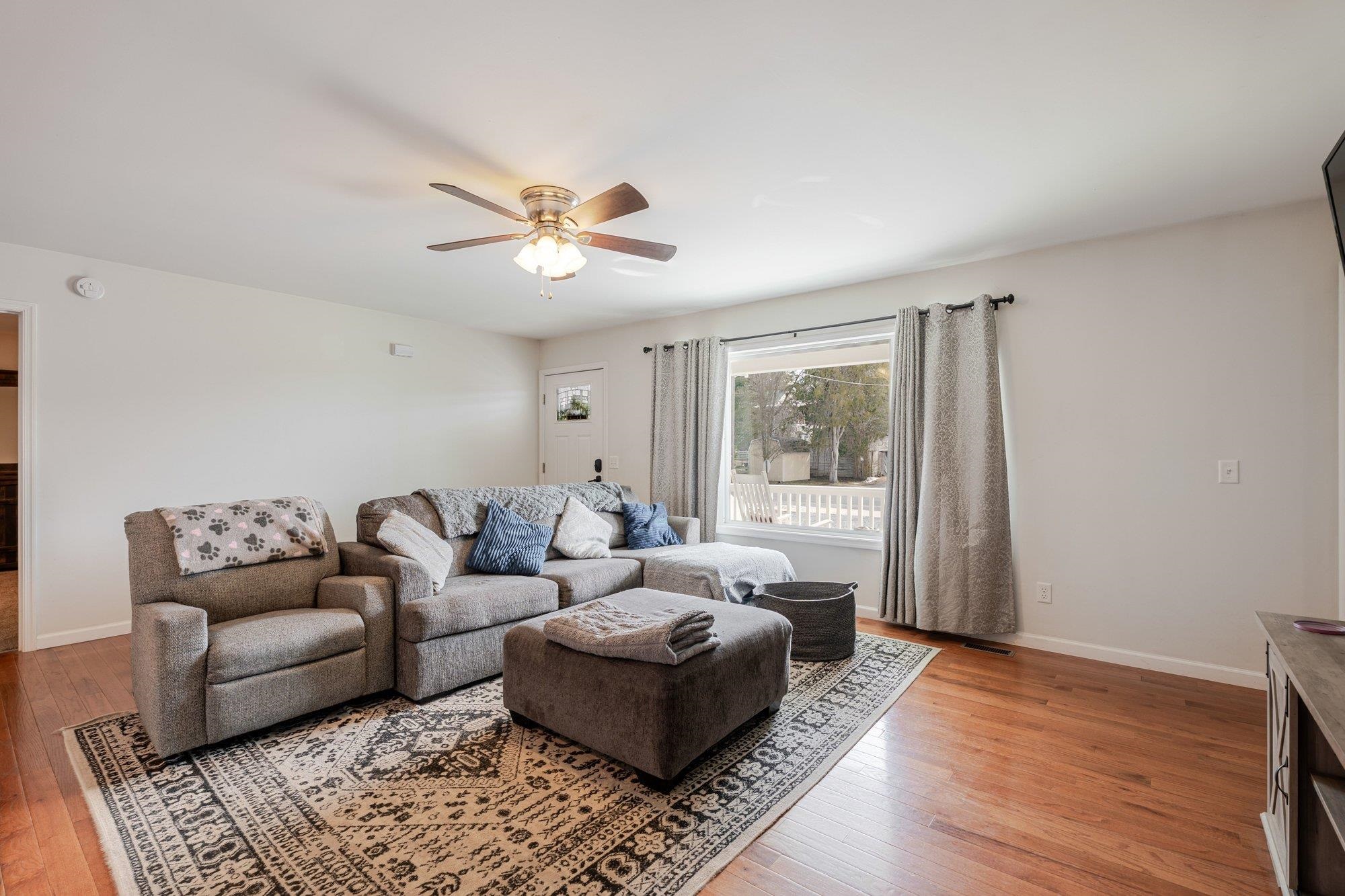 401 W C ST, ELKTON, Virginia 22827, 3 Bedrooms Bedrooms, ,2 BathroomsBathrooms,Residential,401 W C ST,673738 MLS # 673738