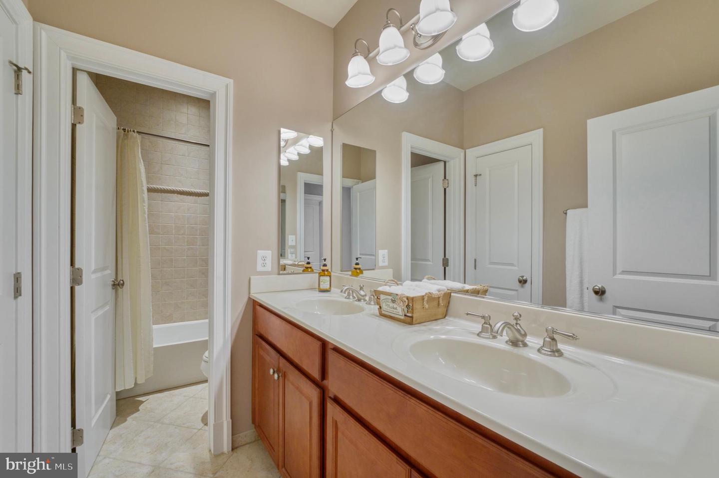 6739 DARRELLS GRANT PL, FALLS CHURCH, Virginia 22043, 3 Bedrooms Bedrooms, ,3 BathroomsBathrooms,Residential,For sale,6739 DARRELLS GRANT PL,VAFX2286716 MLS # VAFX2286716