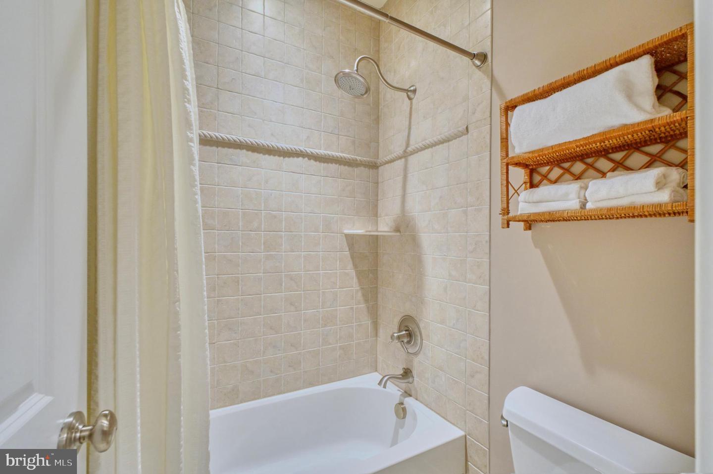 6739 DARRELLS GRANT PL, FALLS CHURCH, Virginia 22043, 3 Bedrooms Bedrooms, ,3 BathroomsBathrooms,Residential,For sale,6739 DARRELLS GRANT PL,VAFX2286716 MLS # VAFX2286716