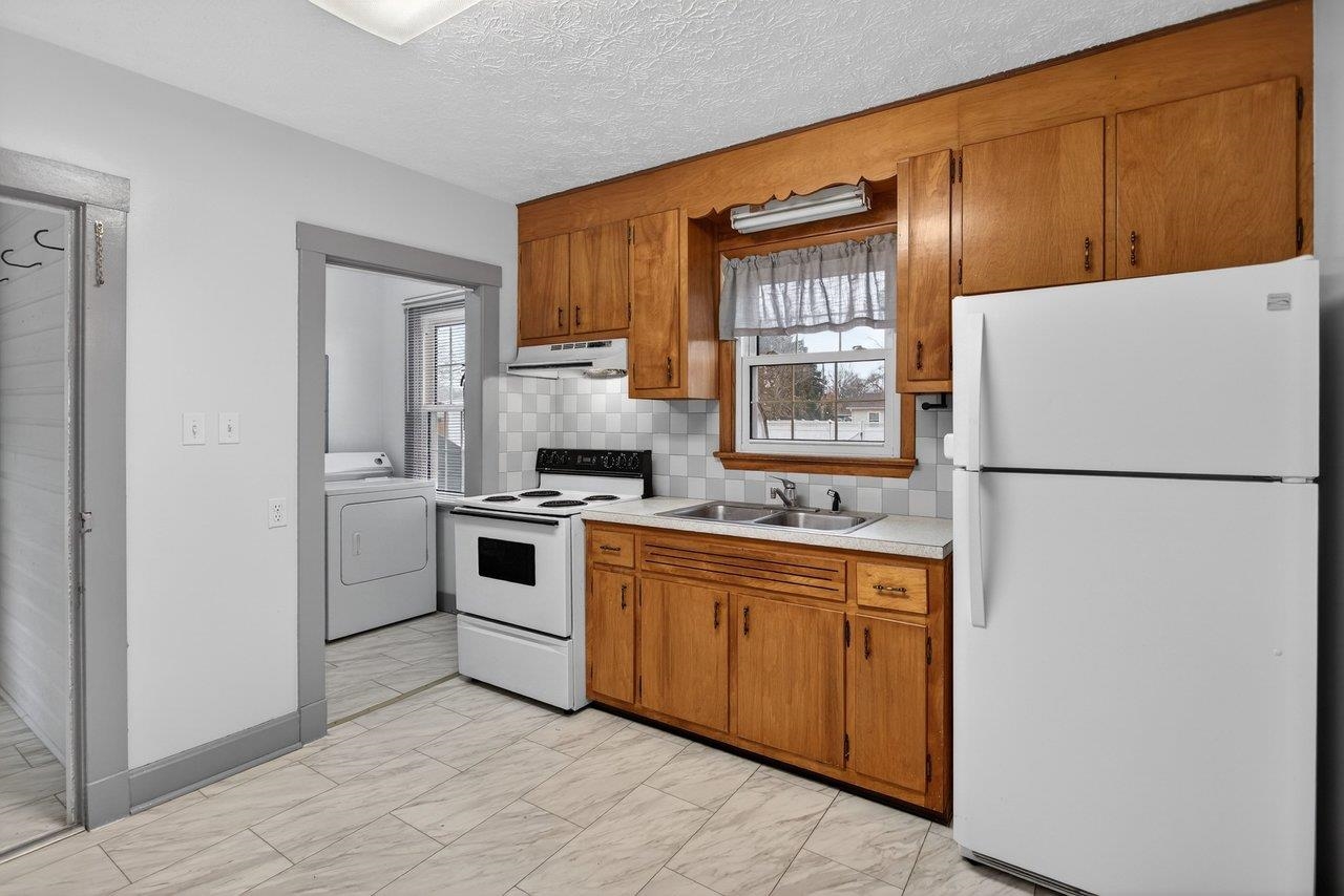 802 CHERRY AVE, GROTTOES, Virginia 24441, 2 Bedrooms Bedrooms, ,1 BathroomBathrooms,Residential,802 CHERRY AVE,673746 MLS # 673746 802 CHERRY AVE, GROTTOES, Virginia 24441, 2 Bedrooms Bedrooms, ,1 BathroomBathrooms,Residential,802 CHERRY AVE,673746 MLS # 673746