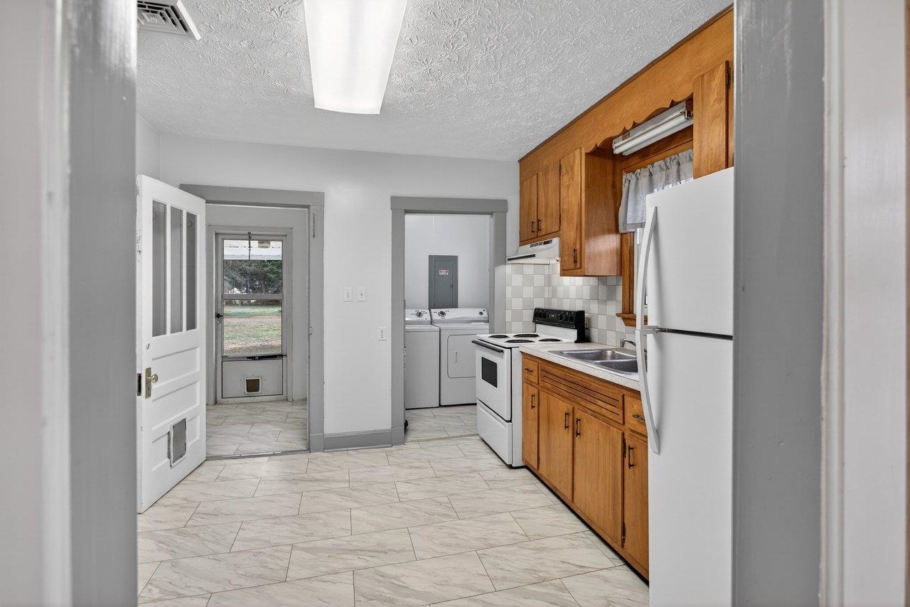 802 CHERRY AVE, GROTTOES, Virginia 24441, 2 Bedrooms Bedrooms, ,1 BathroomBathrooms,Residential,802 CHERRY AVE,673746 MLS # 673746 802 CHERRY AVE, GROTTOES, Virginia 24441, 2 Bedrooms Bedrooms, ,1 BathroomBathrooms,Residential,802 CHERRY AVE,673746 MLS # 673746