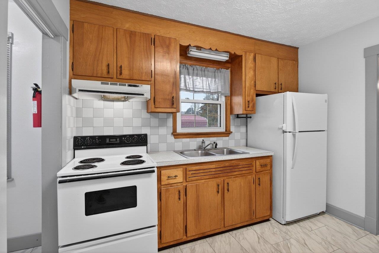 802 CHERRY AVE, GROTTOES, Virginia 24441, 2 Bedrooms Bedrooms, ,1 BathroomBathrooms,Residential,802 CHERRY AVE,673746 MLS # 673746 802 CHERRY AVE, GROTTOES, Virginia 24441, 2 Bedrooms Bedrooms, ,1 BathroomBathrooms,Residential,802 CHERRY AVE,673746 MLS # 673746