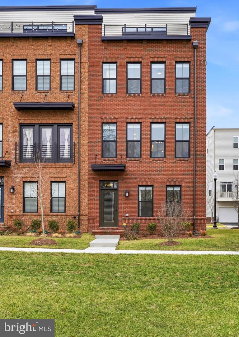 22801 TAWNY PINE SQ, BRAMBLETON, Virginia 20148, 4 Bedrooms Bedrooms, ,3 BathroomsBathrooms,Residential,For sale,22801 TAWNY PINE SQ,VALO2114796 MLS # VALO2114796