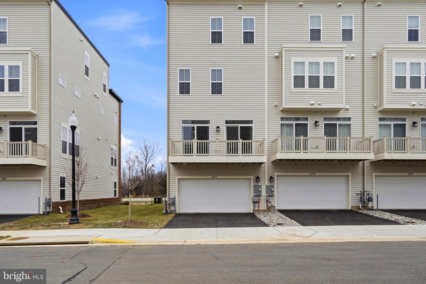 22801 TAWNY PINE SQ, BRAMBLETON, Virginia 20148, 4 Bedrooms Bedrooms, ,3 BathroomsBathrooms,Residential,For sale,22801 TAWNY PINE SQ,VALO2114796 MLS # VALO2114796