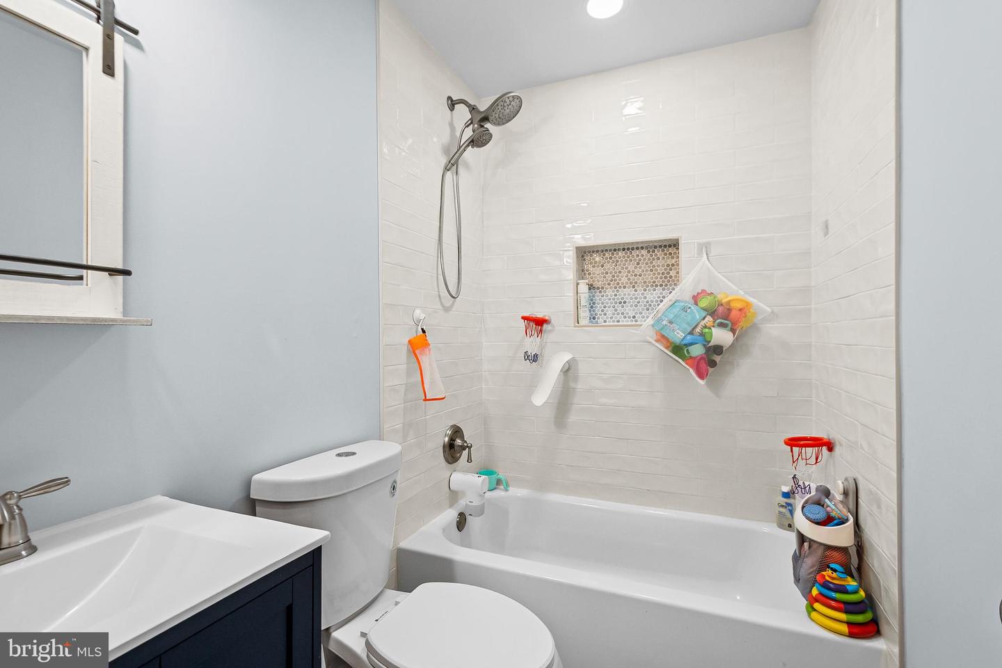 7229 OLDE LANTERN WAY, SPRINGFIELD, Virginia 22152, 3 Bedrooms Bedrooms, ,3 BathroomsBathrooms,Residential,For sale,7229 OLDE LANTERN WAY,VAFX2288094 MLS # VAFX2288094