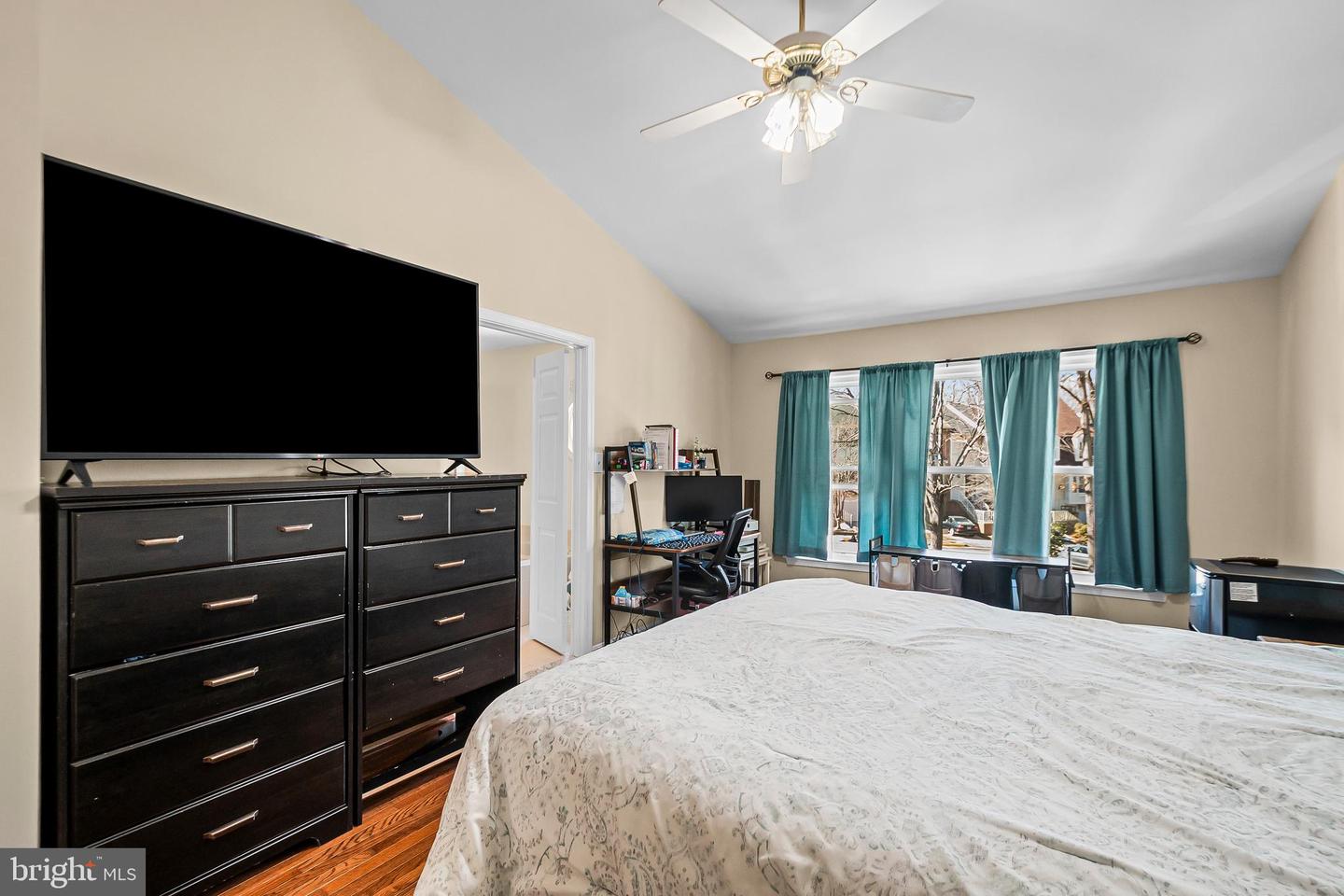 7229 OLDE LANTERN WAY, SPRINGFIELD, Virginia 22152, 3 Bedrooms Bedrooms, ,3 BathroomsBathrooms,Residential,For sale,7229 OLDE LANTERN WAY,VAFX2288094 MLS # VAFX2288094