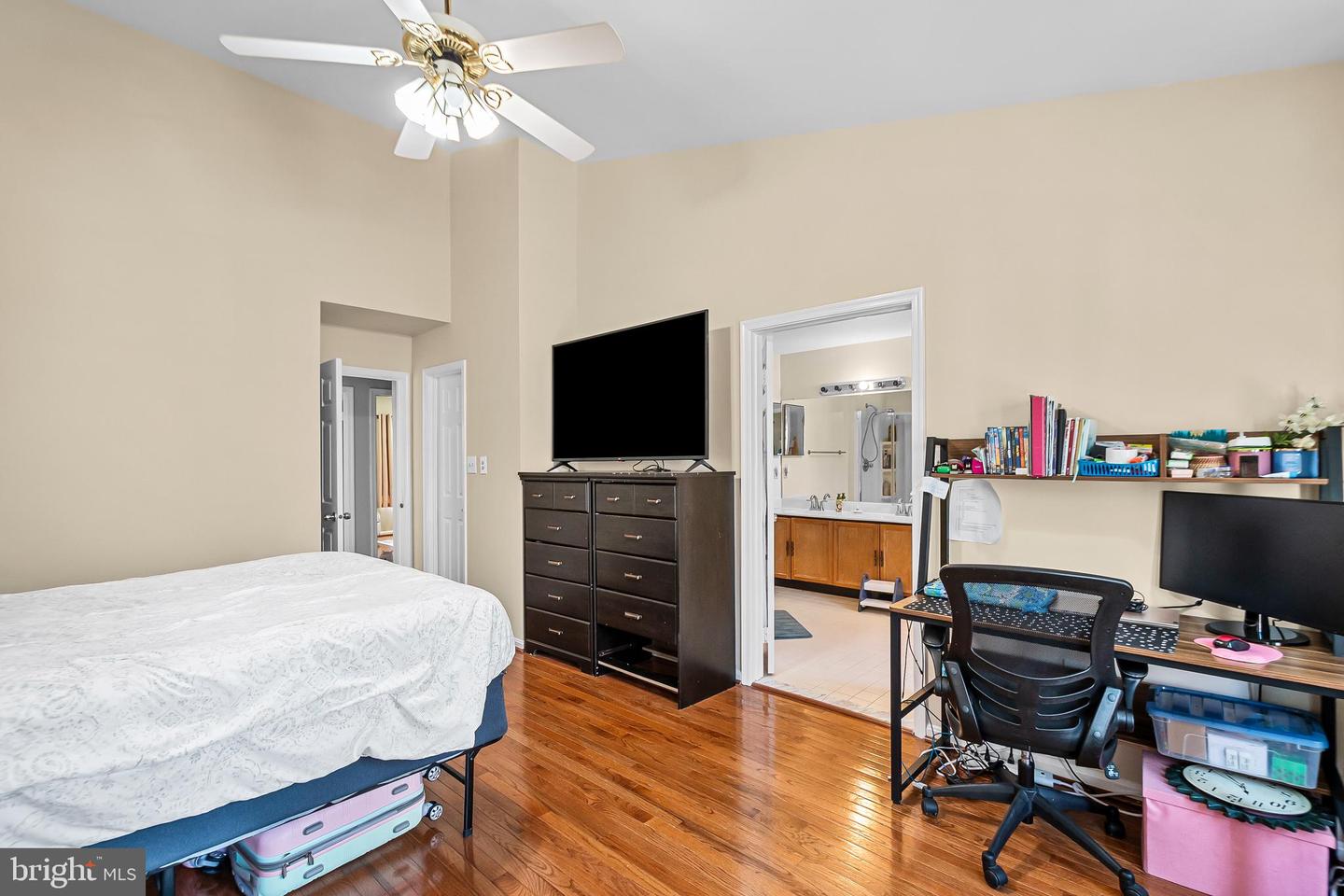 7229 OLDE LANTERN WAY, SPRINGFIELD, Virginia 22152, 3 Bedrooms Bedrooms, ,3 BathroomsBathrooms,Residential,For sale,7229 OLDE LANTERN WAY,VAFX2288094 MLS # VAFX2288094