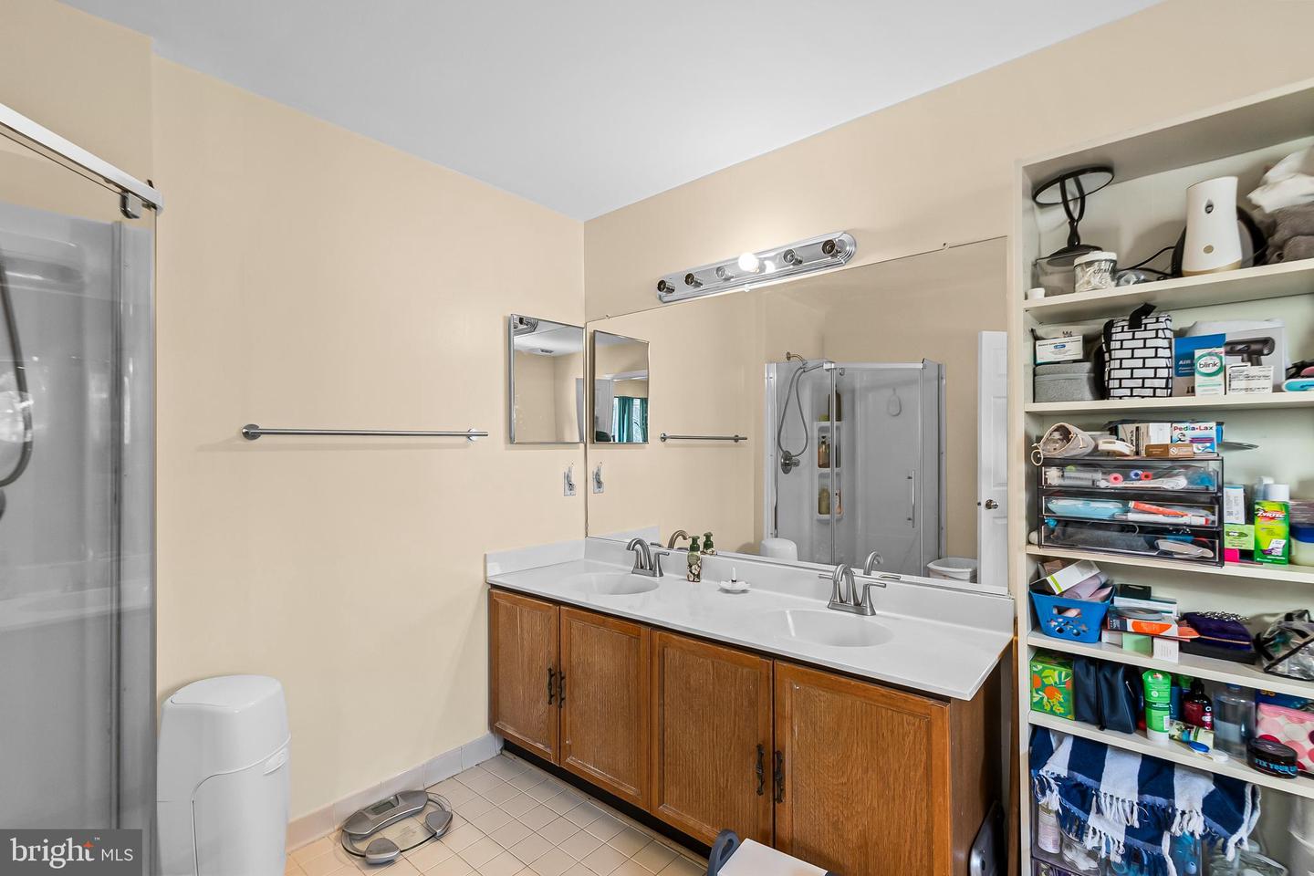 7229 OLDE LANTERN WAY, SPRINGFIELD, Virginia 22152, 3 Bedrooms Bedrooms, ,3 BathroomsBathrooms,Residential,For sale,7229 OLDE LANTERN WAY,VAFX2288094 MLS # VAFX2288094