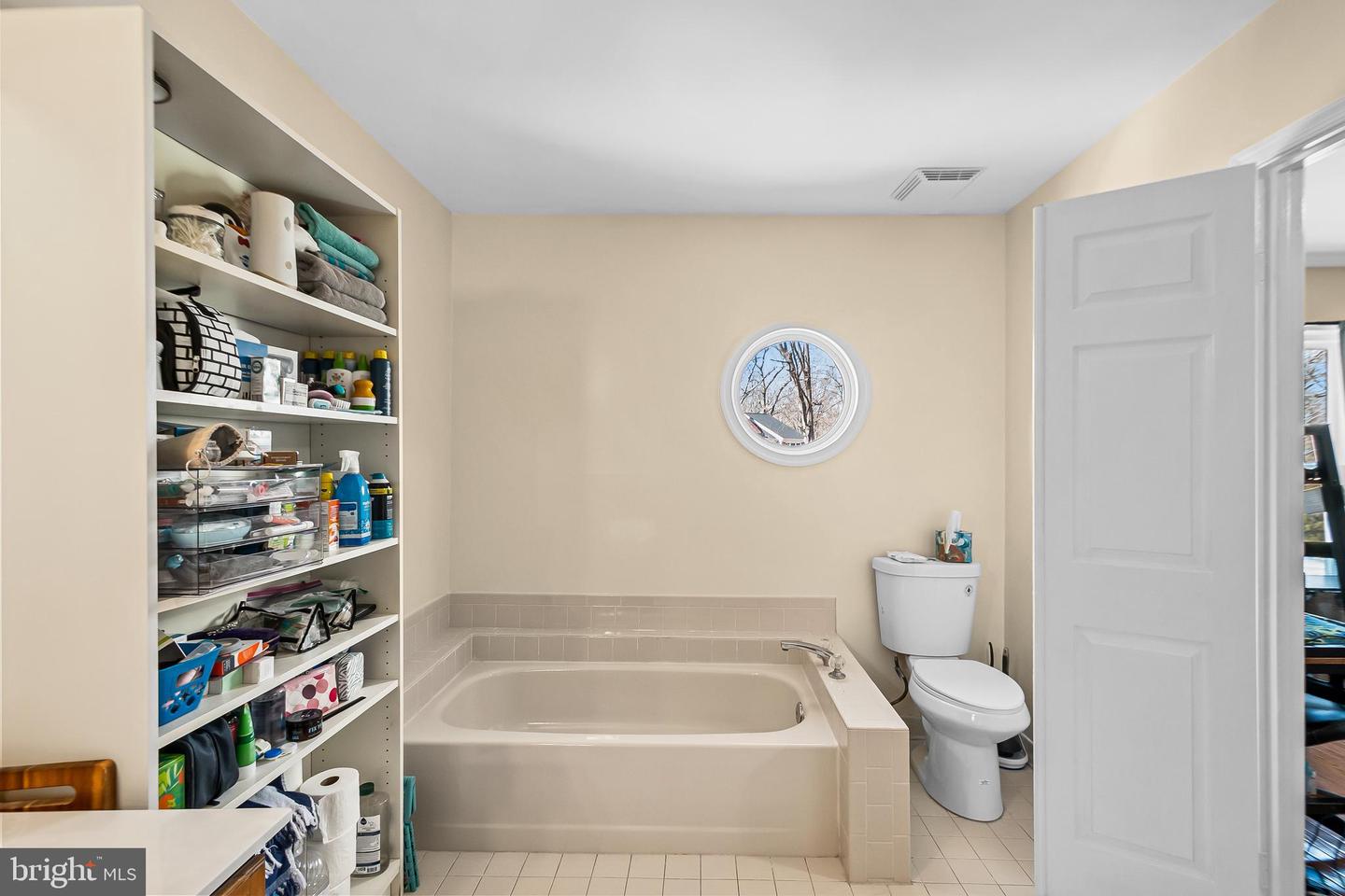 7229 OLDE LANTERN WAY, SPRINGFIELD, Virginia 22152, 3 Bedrooms Bedrooms, ,3 BathroomsBathrooms,Residential,For sale,7229 OLDE LANTERN WAY,VAFX2288094 MLS # VAFX2288094