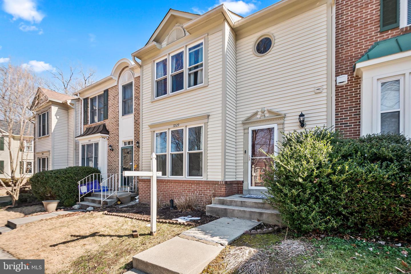 7229 OLDE LANTERN WAY, SPRINGFIELD, Virginia 22152, 3 Bedrooms Bedrooms, ,3 BathroomsBathrooms,Residential,For sale,7229 OLDE LANTERN WAY,VAFX2288094 MLS # VAFX2288094