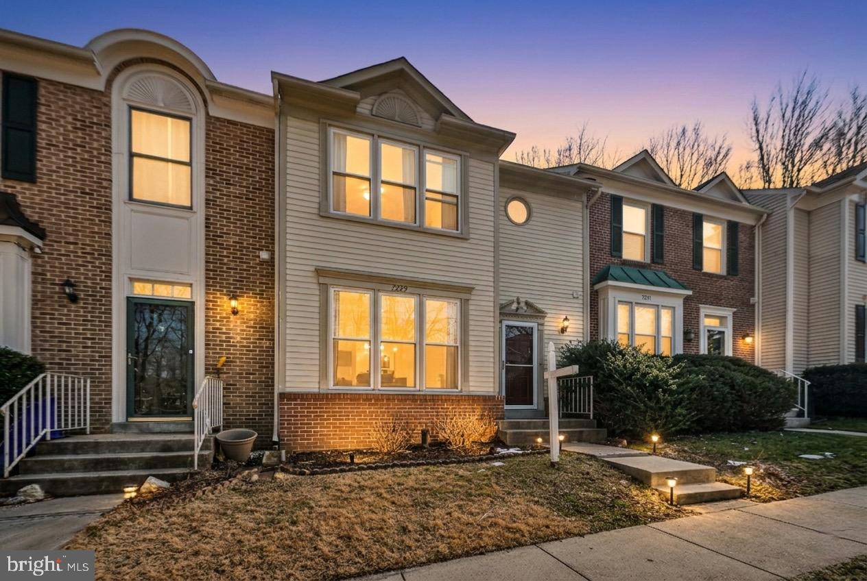 7229 OLDE LANTERN WAY, SPRINGFIELD, Virginia 22152, 3 Bedrooms Bedrooms, ,3 BathroomsBathrooms,Residential,For sale,7229 OLDE LANTERN WAY,VAFX2288094 MLS # VAFX2288094