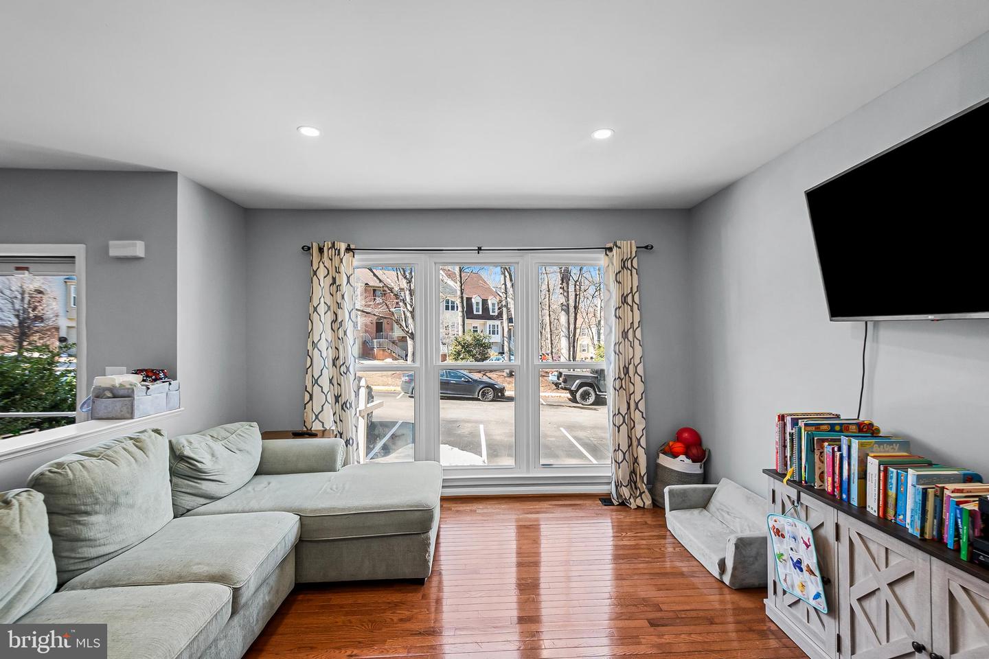 7229 OLDE LANTERN WAY, SPRINGFIELD, Virginia 22152, 3 Bedrooms Bedrooms, ,3 BathroomsBathrooms,Residential,For sale,7229 OLDE LANTERN WAY,VAFX2288094 MLS # VAFX2288094