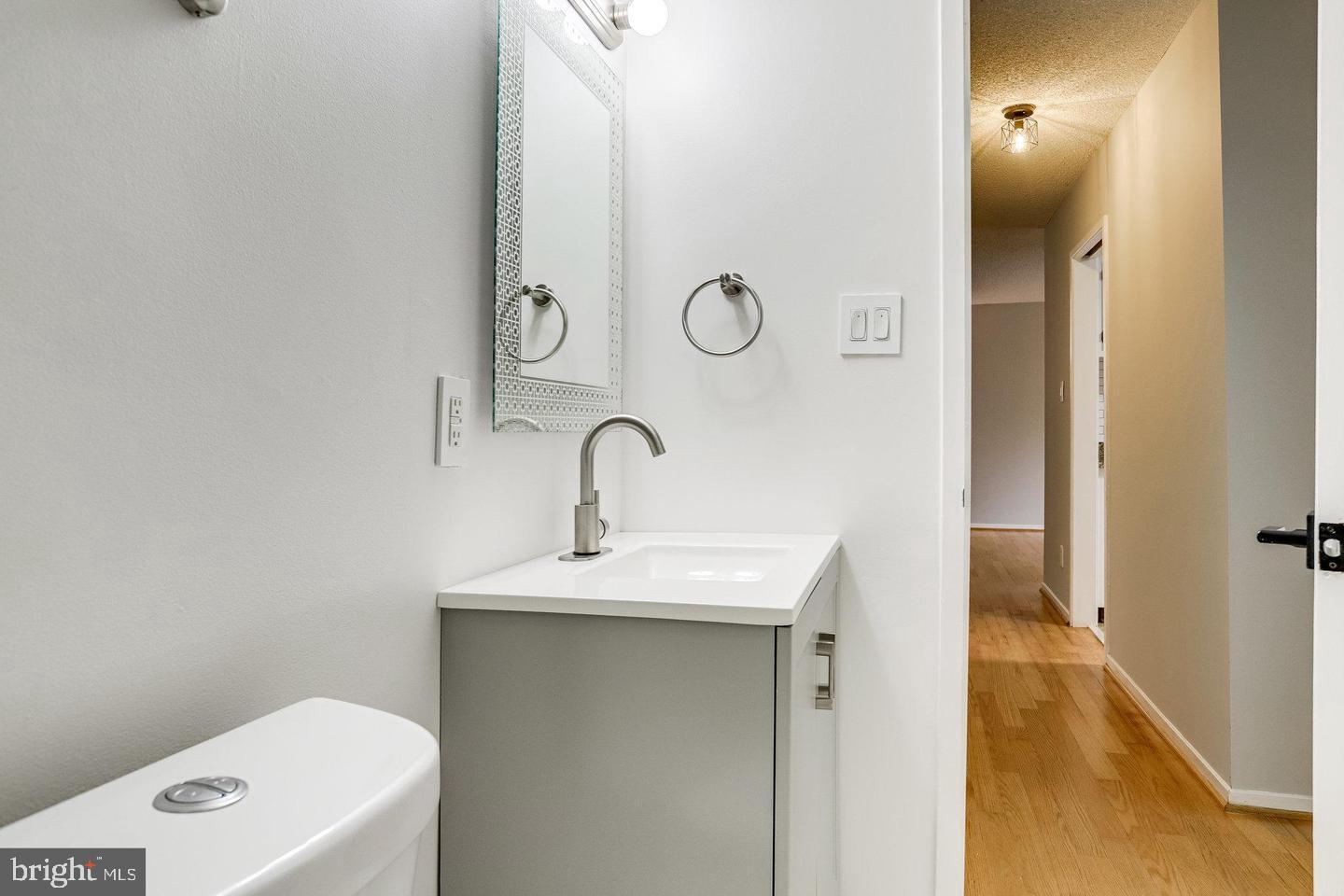 2300 PIMMIT DR #102, FALLS CHURCH, Virginia 22043, 1 Bedroom Bedrooms, ,1 BathroomBathrooms,Residential,For sale,2300 PIMMIT DR #102,VAFX2288222 MLS # VAFX2288222