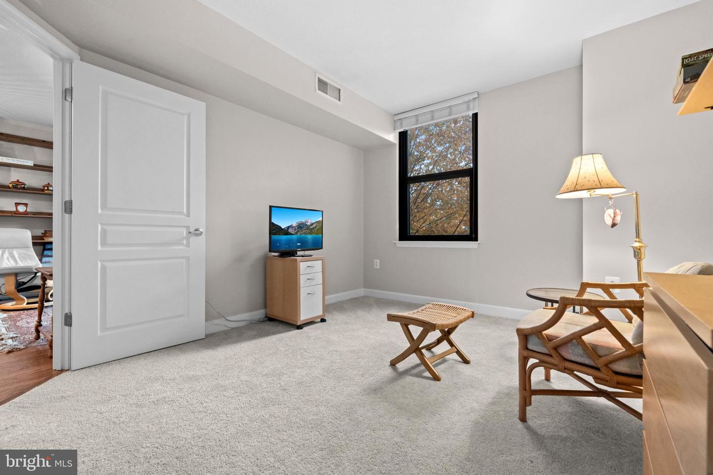 2451 MIDTOWN AVE #203, ALEXANDRIA, Virginia 22303, 2 Bedrooms Bedrooms, ,2 BathroomsBathrooms,Residential,For sale,2451 MIDTOWN AVE #203,VAFX2288560 MLS # VAFX2288560