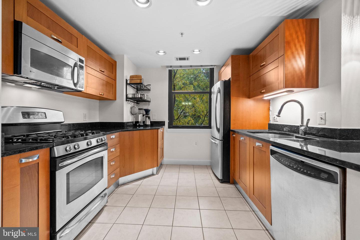 2451 MIDTOWN AVE #203, ALEXANDRIA, Virginia 22303, 2 Bedrooms Bedrooms, ,2 BathroomsBathrooms,Residential,For sale,2451 MIDTOWN AVE #203,VAFX2288560 MLS # VAFX2288560