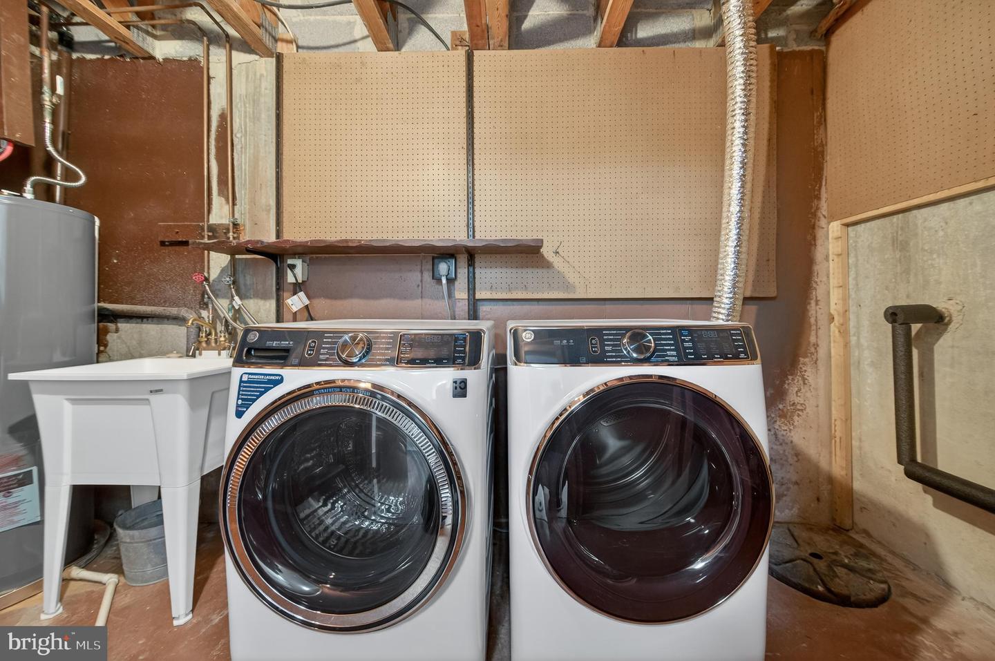 6077 HOLLOW HILL LN, SPRINGFIELD, Virginia 22152, 3 Bedrooms Bedrooms, ,2 BathroomsBathrooms,Residential,For sale,6077 HOLLOW HILL LN,VAFX2288658 MLS # VAFX2288658 6077 HOLLOW HILL LN, SPRINGFIELD, Virginia 22152, 3 Bedrooms Bedrooms, ,2 BathroomsBathrooms,Residential,For sale,6077 HOLLOW HILL LN,VAFX2288658 MLS # VAFX2288658