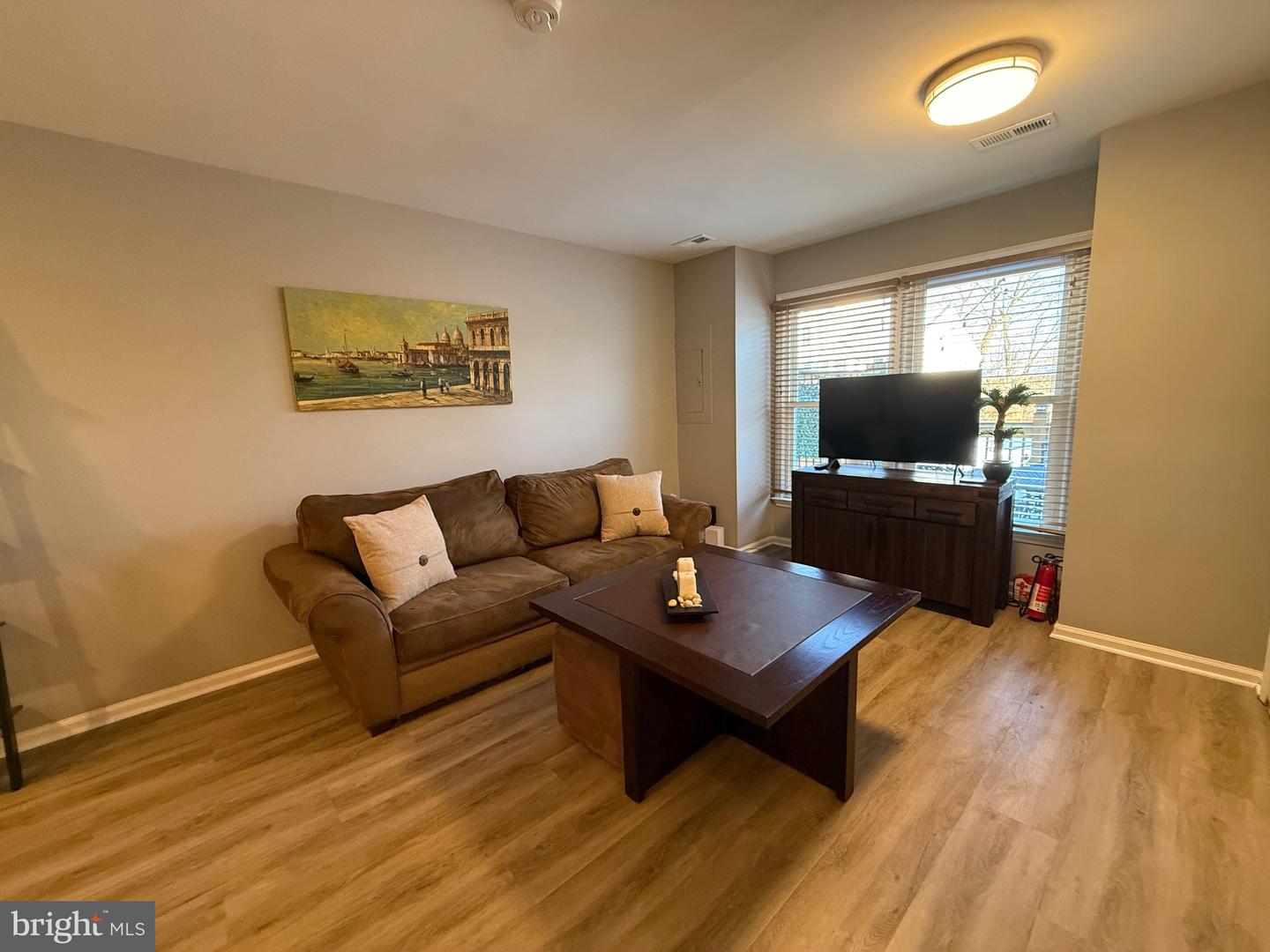 6012 CHESTNUT HOLLOW CT, CENTREVILLE, Virginia 20121, 2 Bedrooms Bedrooms, ,1 BathroomBathrooms,Residential,For sale,6012 CHESTNUT HOLLOW CT,VAFX2289402 MLS # VAFX2289402