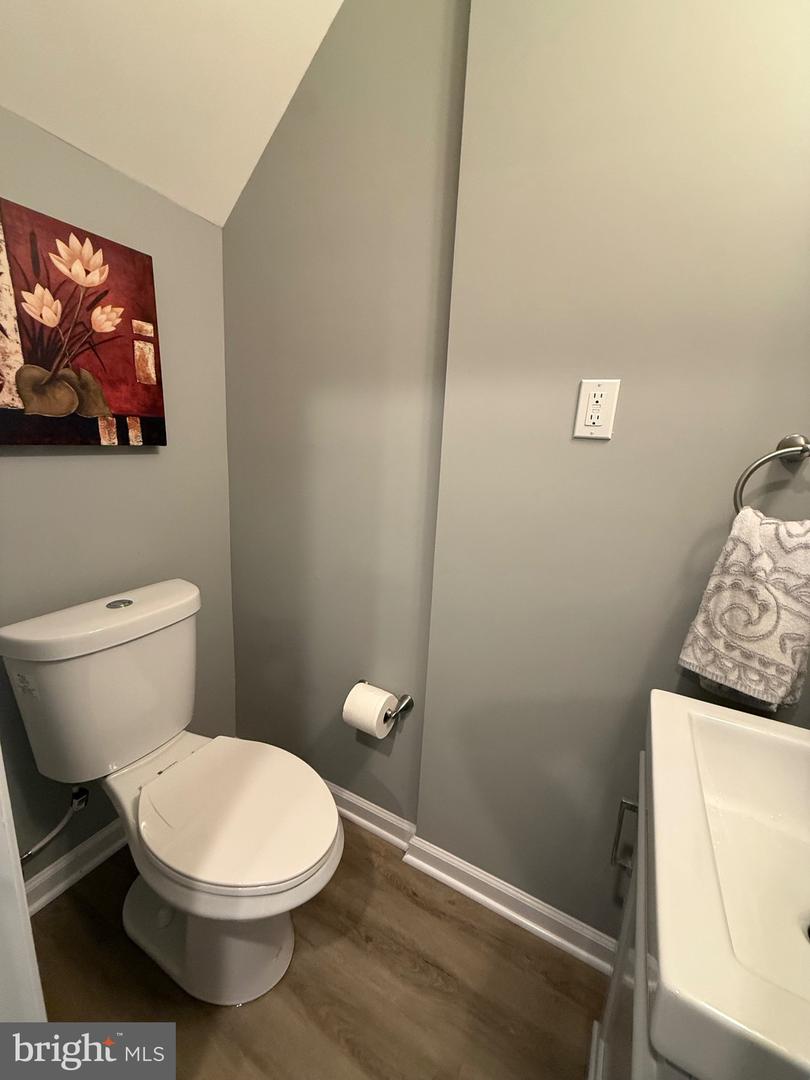 6012 CHESTNUT HOLLOW CT, CENTREVILLE, Virginia 20121, 2 Bedrooms Bedrooms, ,1 BathroomBathrooms,Residential,For sale,6012 CHESTNUT HOLLOW CT,VAFX2289402 MLS # VAFX2289402