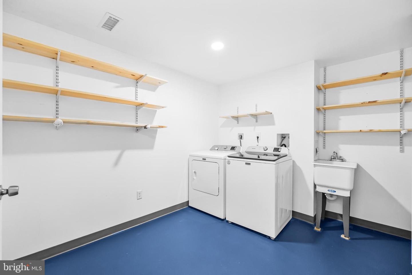 3051 SILENT VALLEY DR, FAIRFAX, Virginia 22031, 3 Bedrooms Bedrooms, ,2 BathroomsBathrooms,Residential,For sale,3051 SILENT VALLEY DR,VAFX2289840 MLS # VAFX2289840