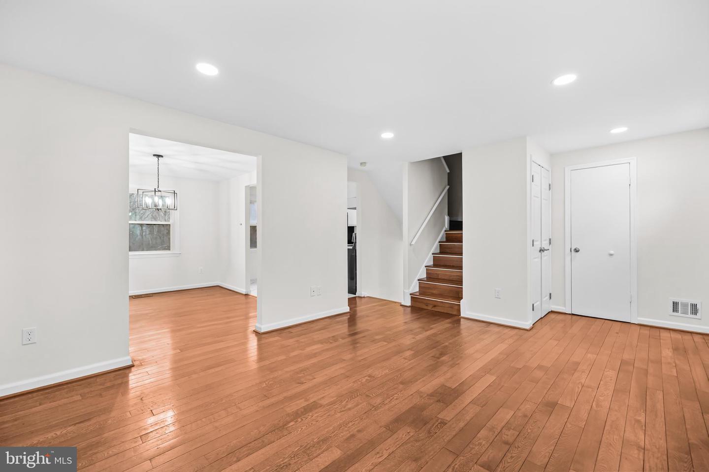 3051 SILENT VALLEY DR, FAIRFAX, Virginia 22031, 3 Bedrooms Bedrooms, ,2 BathroomsBathrooms,Residential,For sale,3051 SILENT VALLEY DR,VAFX2289840 MLS # VAFX2289840