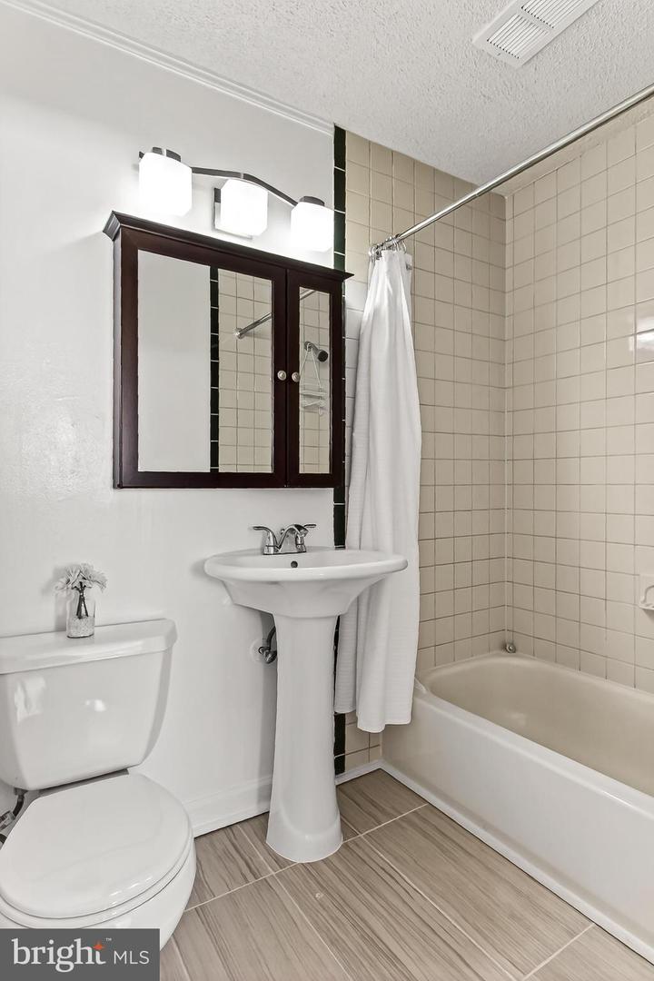 7328 ROUTE 29 #28/202, FALLS CHURCH, Virginia 22046, 1 Bedroom Bedrooms, ,1 BathroomBathrooms,Residential,For sale,7328 ROUTE 29 #28/202,VAFX2290968 MLS # VAFX2290968