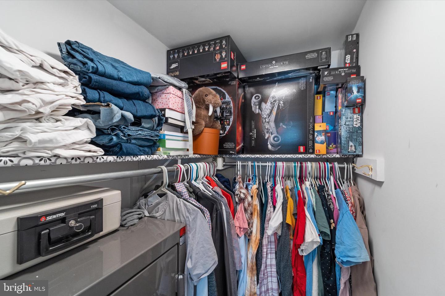 13961 WATER POND CT, CENTREVILLE, Virginia 20121, 3 Bedrooms Bedrooms, 13 Rooms Rooms,2 BathroomsBathrooms,Residential,For sale,13961 WATER POND CT,VAFX2291218 MLS # VAFX2291218