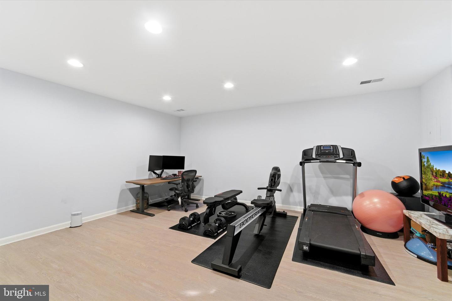 13961 WATER POND CT, CENTREVILLE, Virginia 20121, 3 Bedrooms Bedrooms, 13 Rooms Rooms,2 BathroomsBathrooms,Residential,For sale,13961 WATER POND CT,VAFX2291218 MLS # VAFX2291218