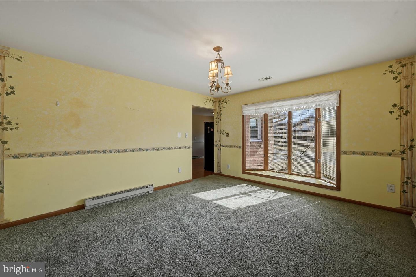 200 WASHINGTON AVE, FRONT ROYAL, Virginia 22630, 2 Bedrooms Bedrooms, 5 Rooms Rooms,1 BathroomBathrooms,Residential,For sale,200 WASHINGTON AVE,VAWR2013424 MLS # VAWR2013424