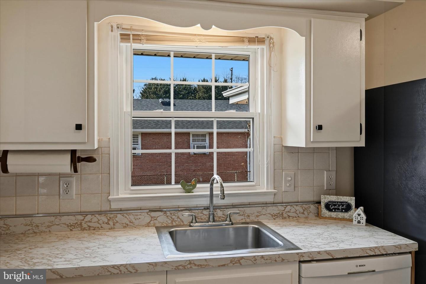 200 WASHINGTON AVE, FRONT ROYAL, Virginia 22630, 2 Bedrooms Bedrooms, 5 Rooms Rooms,1 BathroomBathrooms,Residential,For sale,200 WASHINGTON AVE,VAWR2013424 MLS # VAWR2013424