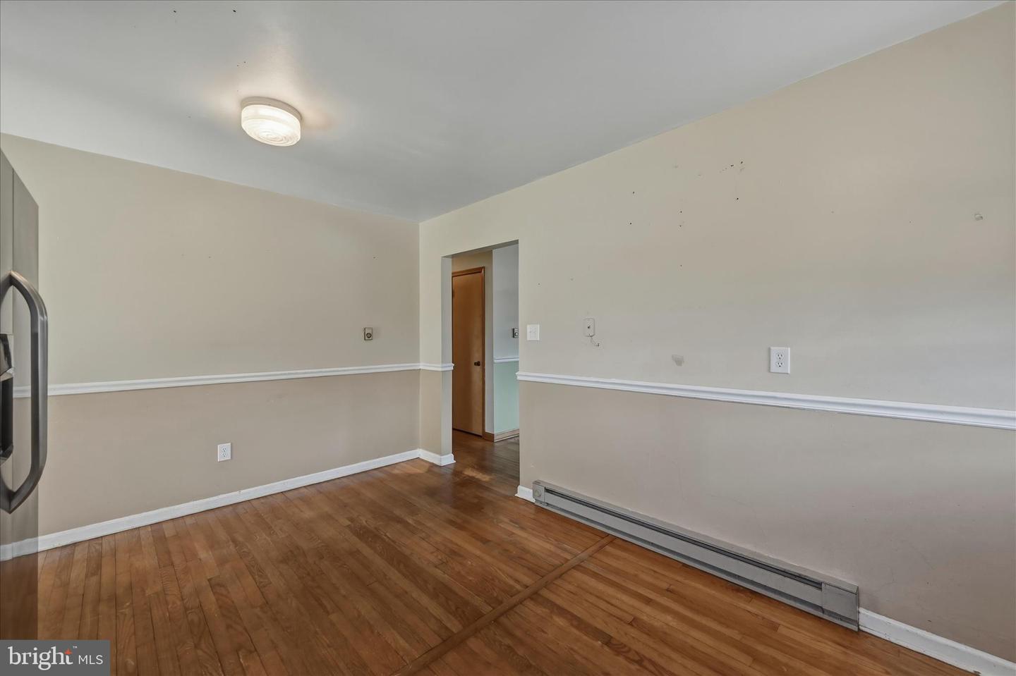 200 WASHINGTON AVE, FRONT ROYAL, Virginia 22630, 2 Bedrooms Bedrooms, 5 Rooms Rooms,1 BathroomBathrooms,Residential,For sale,200 WASHINGTON AVE,VAWR2013424 MLS # VAWR2013424