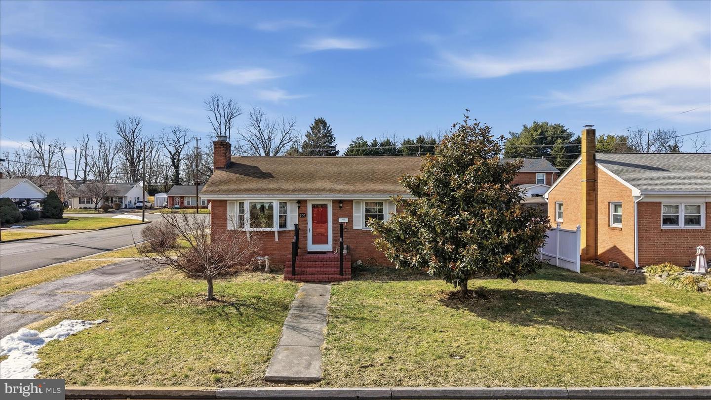 200 WASHINGTON AVE, FRONT ROYAL, Virginia 22630, 2 Bedrooms Bedrooms, 5 Rooms Rooms,1 BathroomBathrooms,Residential,For sale,200 WASHINGTON AVE,VAWR2013424 MLS # VAWR2013424