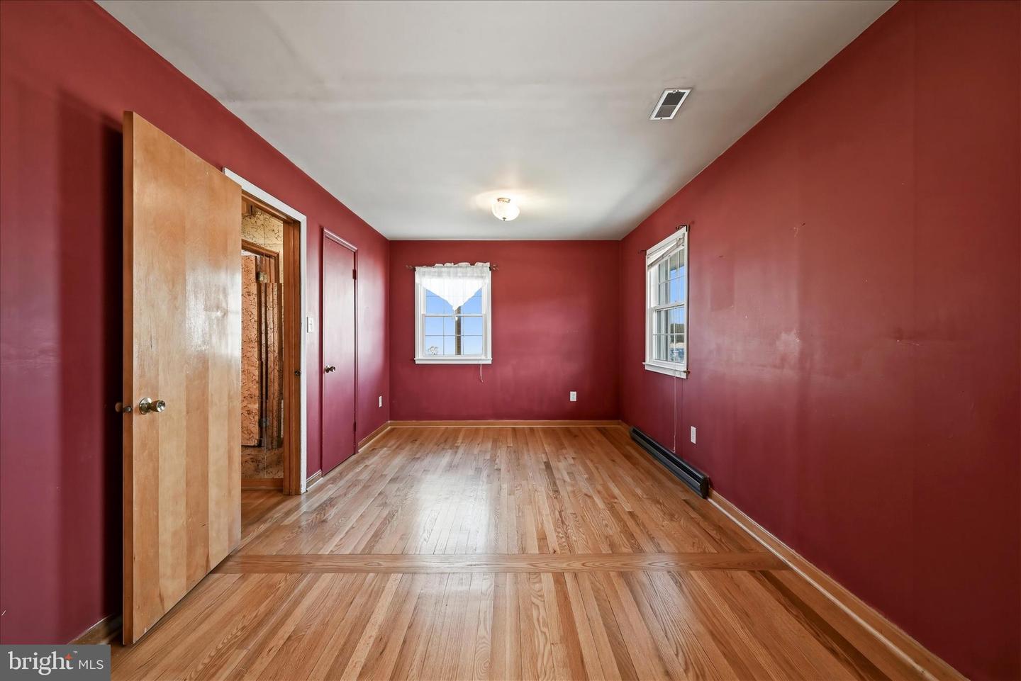 200 WASHINGTON AVE, FRONT ROYAL, Virginia 22630, 2 Bedrooms Bedrooms, 5 Rooms Rooms,1 BathroomBathrooms,Residential,For sale,200 WASHINGTON AVE,VAWR2013424 MLS # VAWR2013424